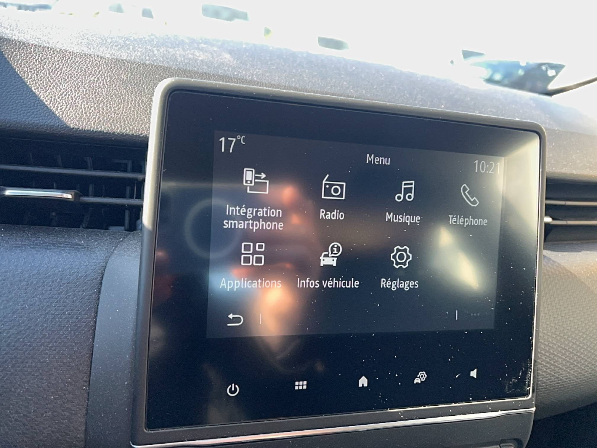 Vente en ligne Renault Clio 5 Clio E-Tech 140 - 21N au prix de 17 491 €