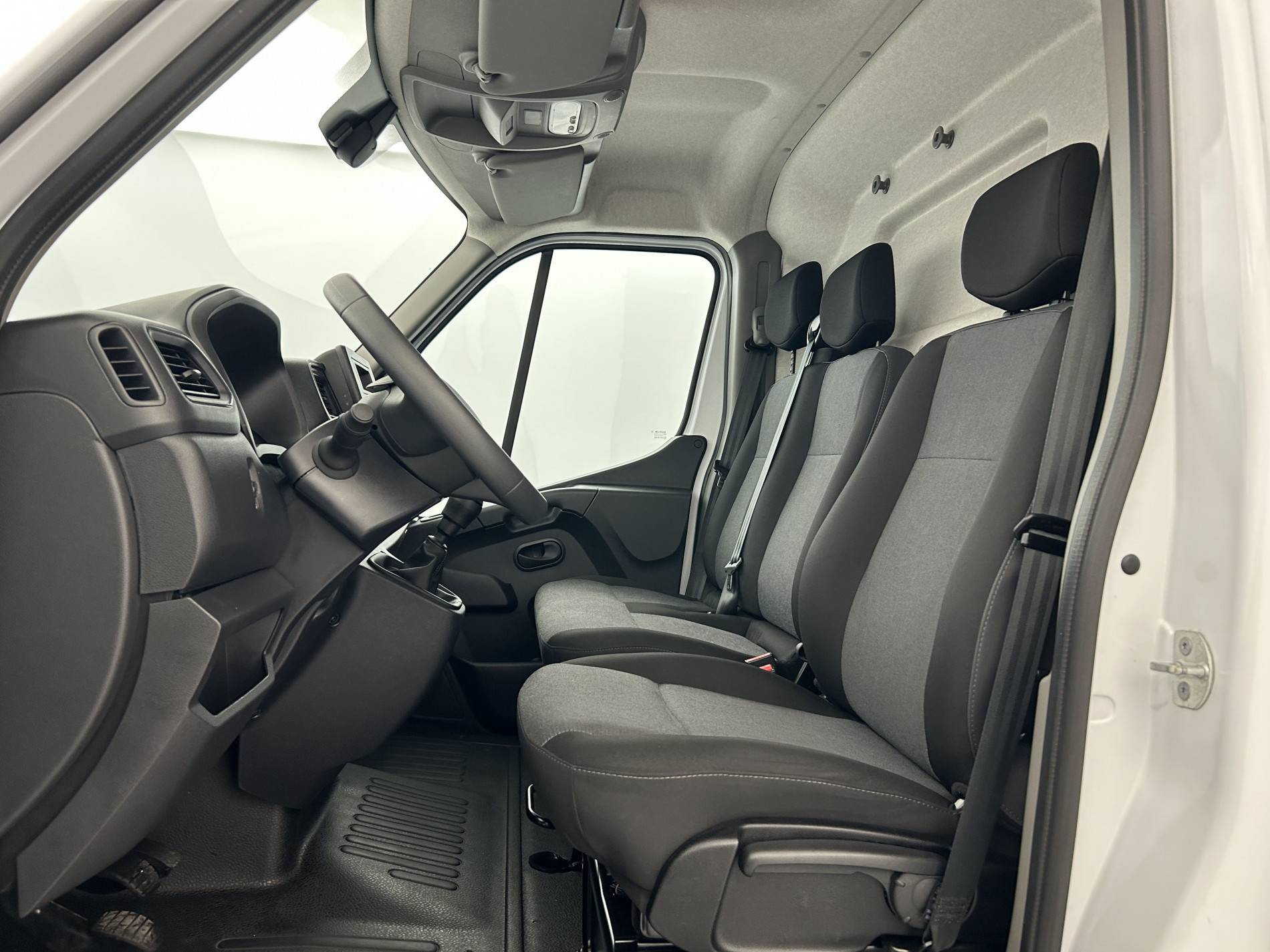 Vente en ligne Renault Master Fourgon MASTER FGN TRAC F3500 L2H2 BLUE DCI 135 au prix de 24 990 €