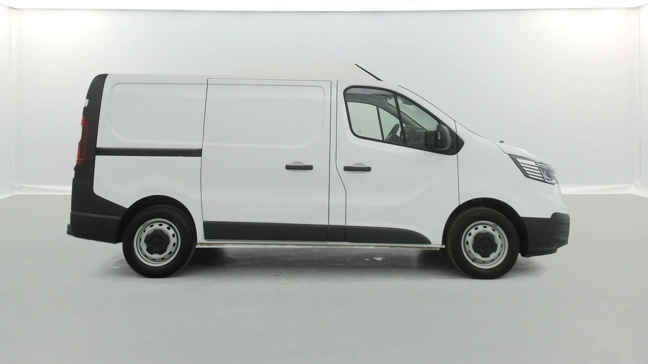 Vente en ligne Renault Trafic 3 Fourgon TRAFIC FG BLUE DCI 130 L1H1 3T GSR2 au prix de 24 990 €