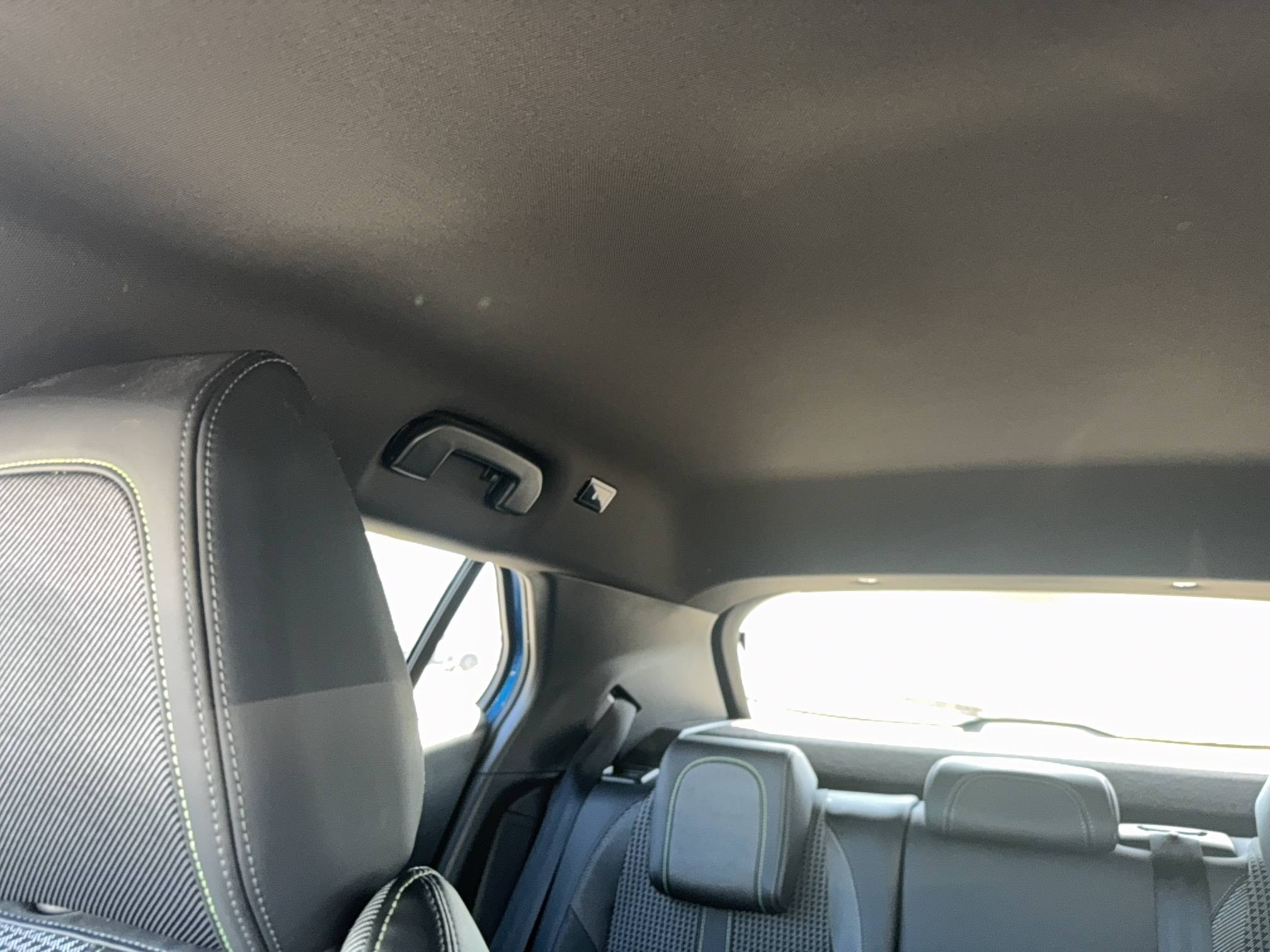 Vente en ligne Peugeot E-2008  136 ch au prix de 11 990 €