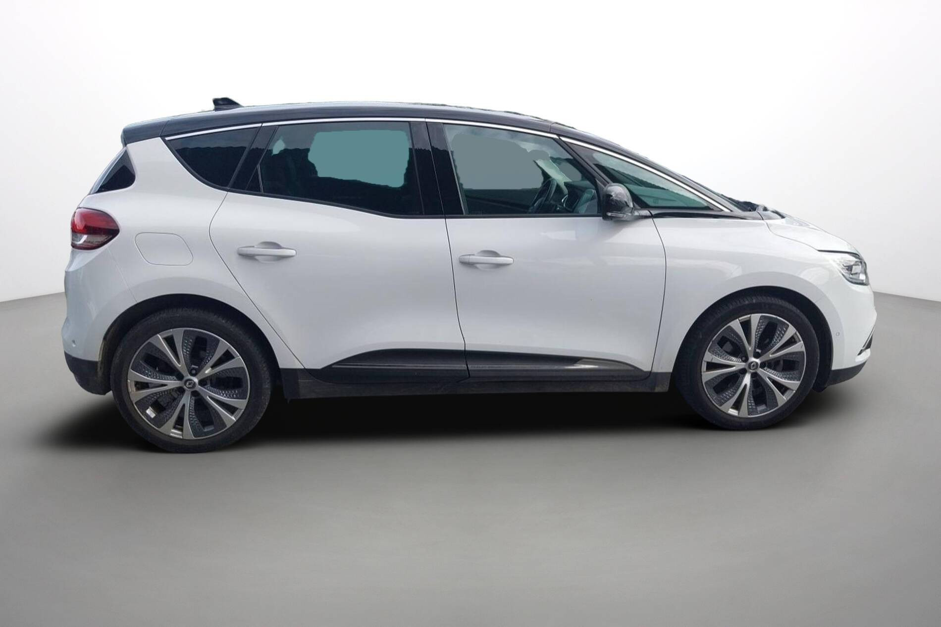 Vente en ligne Renault Scenic 4 Scenic TCe 140 Energy EDC au prix de 18 790 €