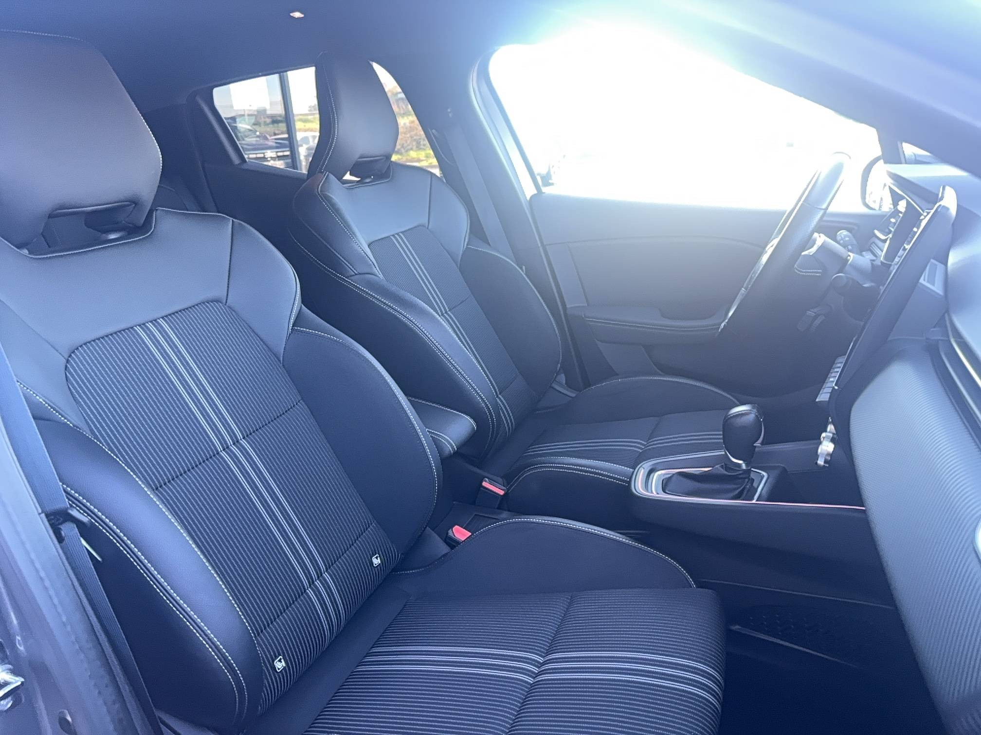 Vente en ligne Renault Clio 5 Clio E-Tech full hybrid 145 au prix de 19 490 €