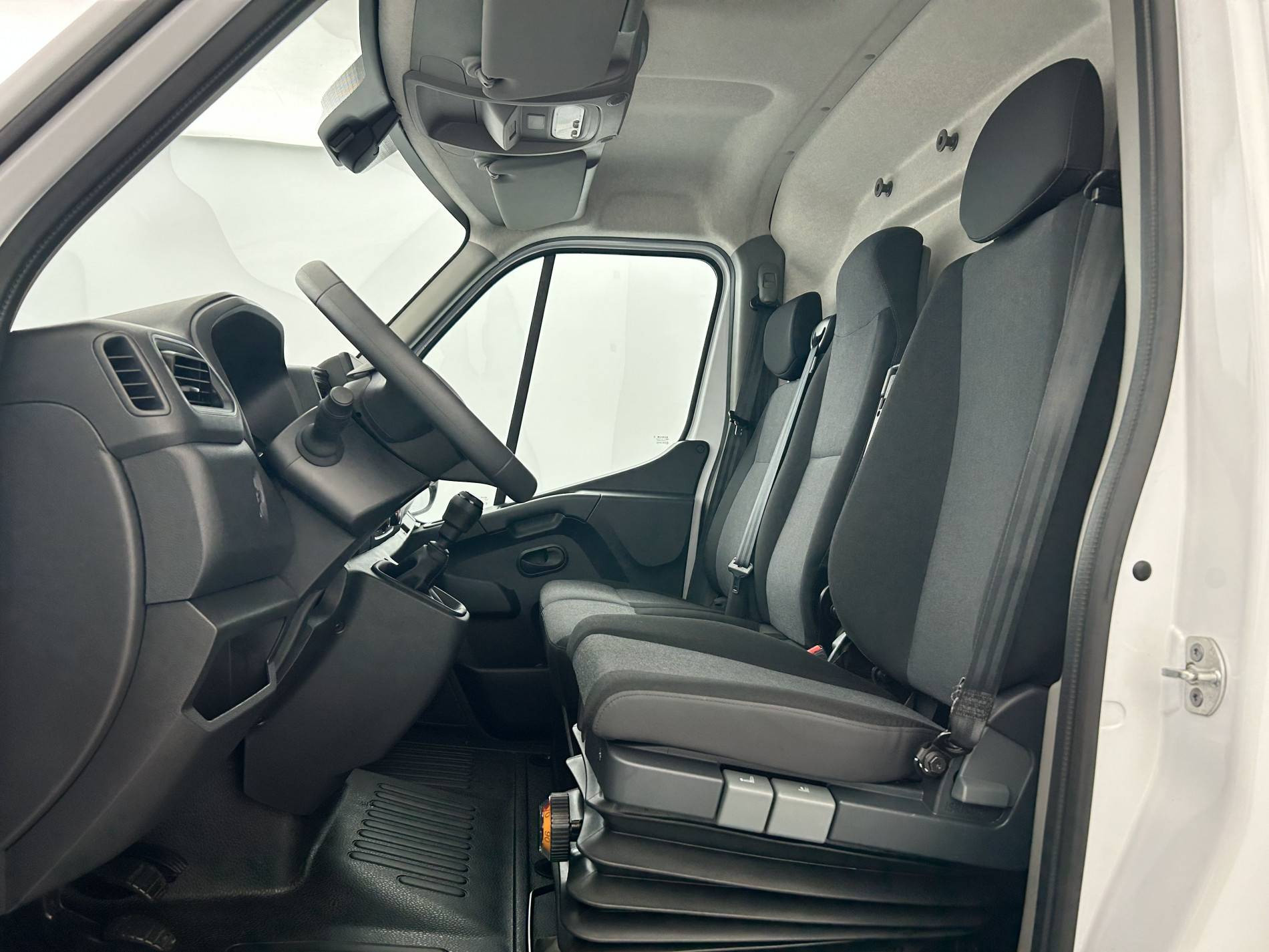 Vente en ligne Renault Master Fourgon MASTER FGN TRAC F3500 L2H2 BLUE DCI 150 au prix de 24 991 €