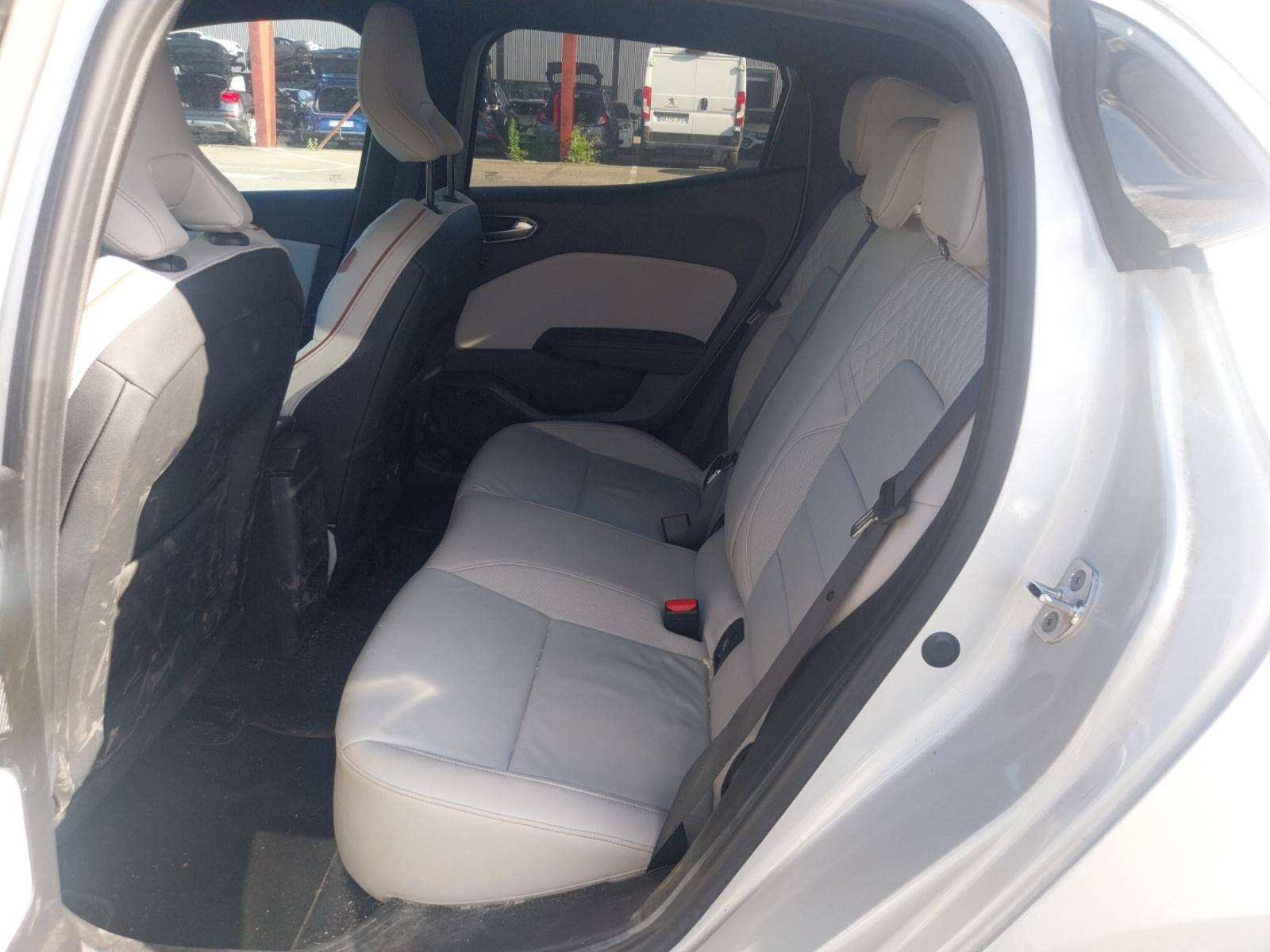 Vente en ligne Renault Clio 5 Clio E-Tech 140 - 21N au prix de 19 570 €