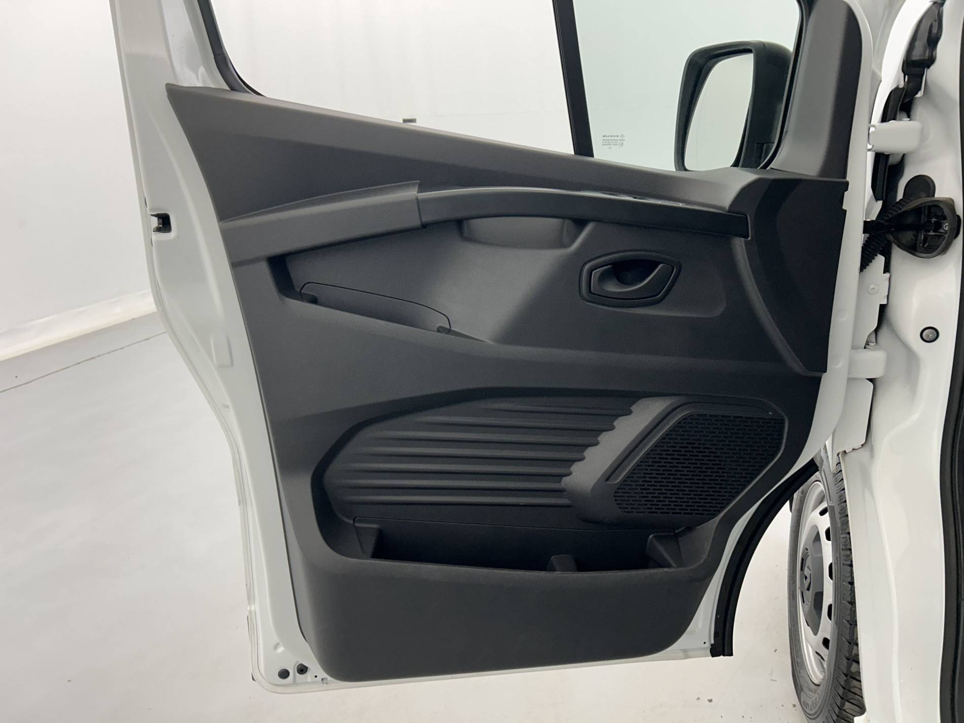 Vente en ligne Renault Trafic 3 Fourgon TRAFIC FG BLUE DCI 130 L1H1 3T GSR2 au prix de 23 999 €