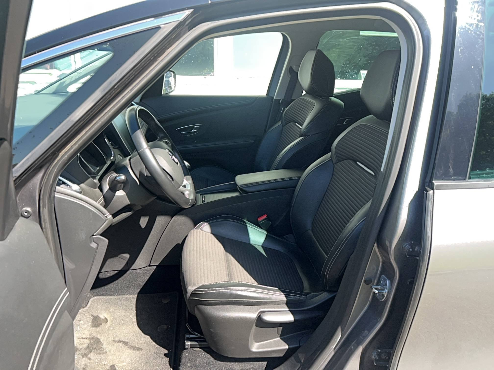 Vente en ligne Renault Scenic 4 Scenic TCe 140 FAP au prix de 15 590 €