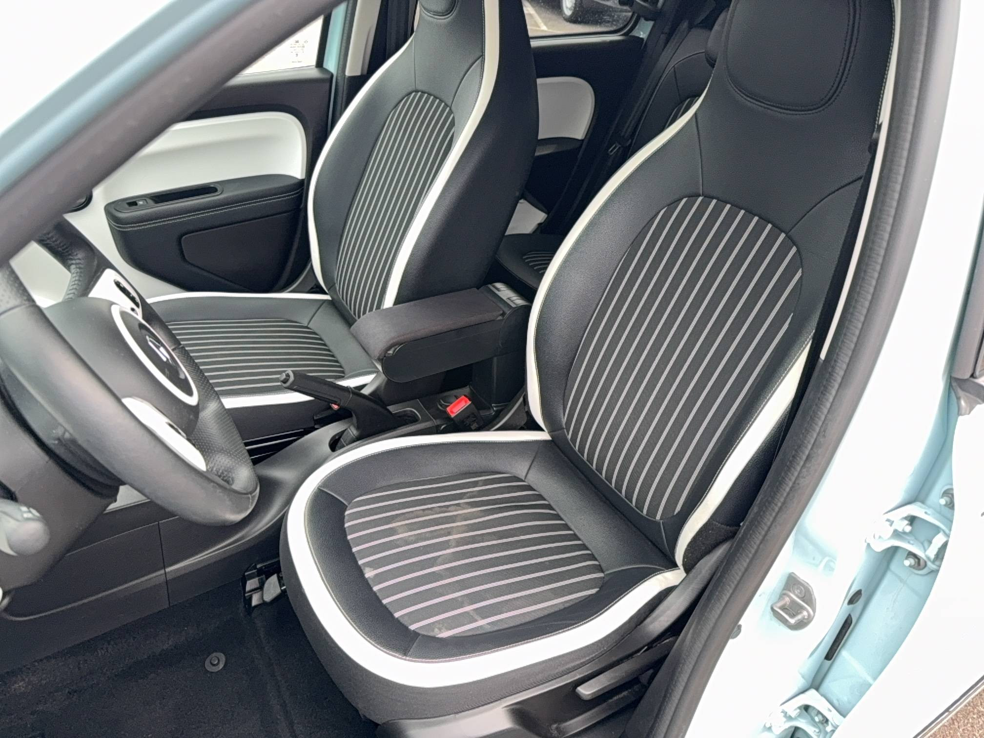 Vente en ligne Renault Twingo Electrique Twingo III E-Tech au prix de 12 490 €