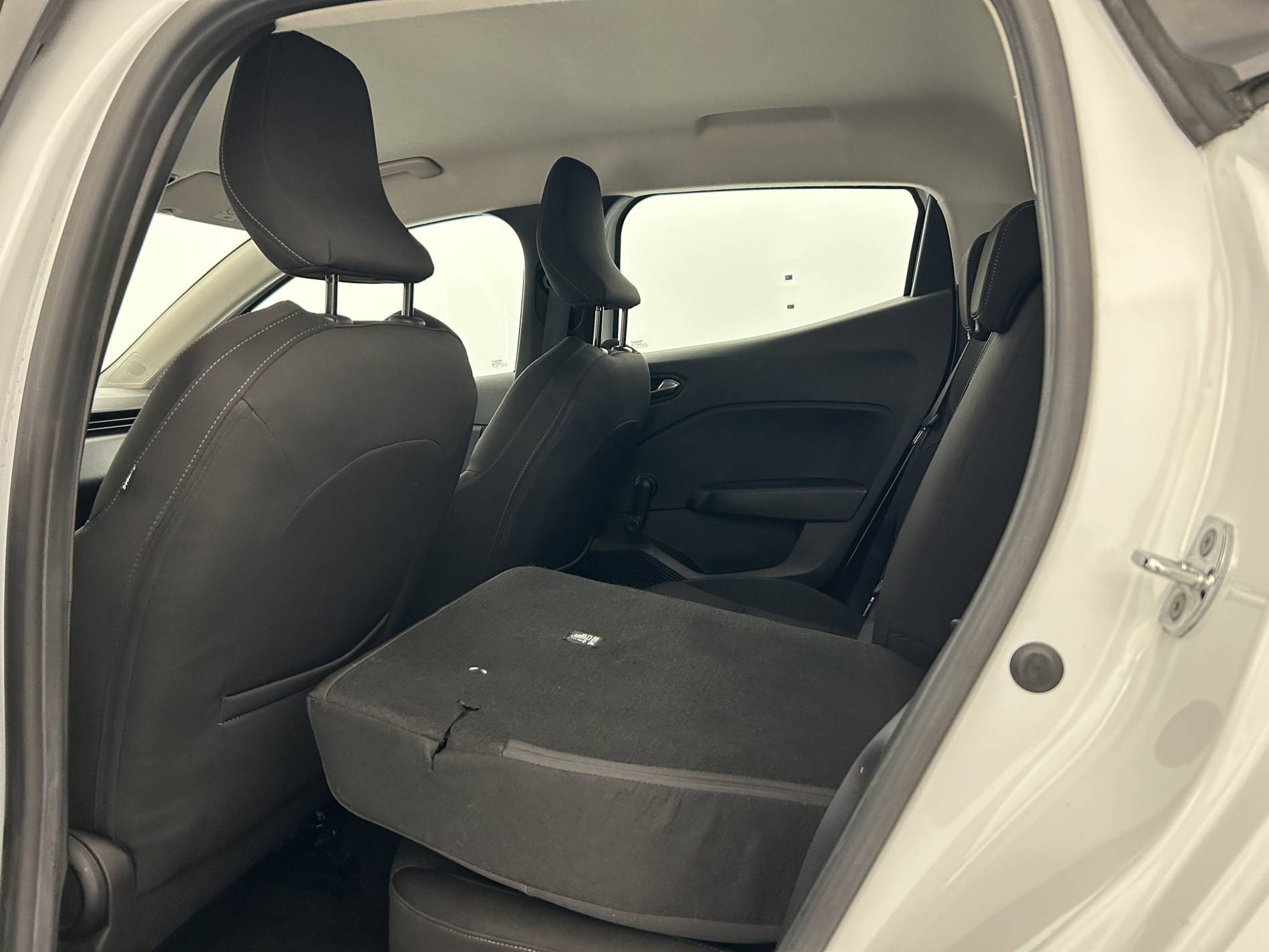 Vente en ligne Renault Clio 5 Clio E-Tech 140 - 21N au prix de 13 790 €