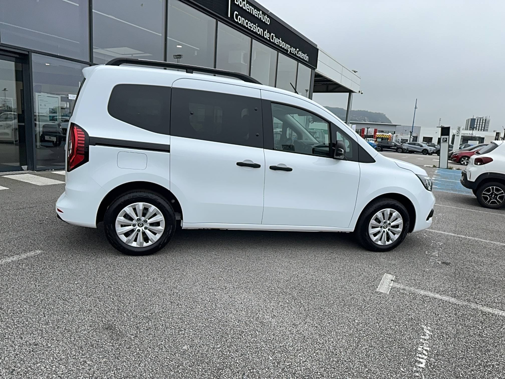 Vente en ligne Renault Kangoo E-Tech  EV45 11kW au prix de 24 900 €