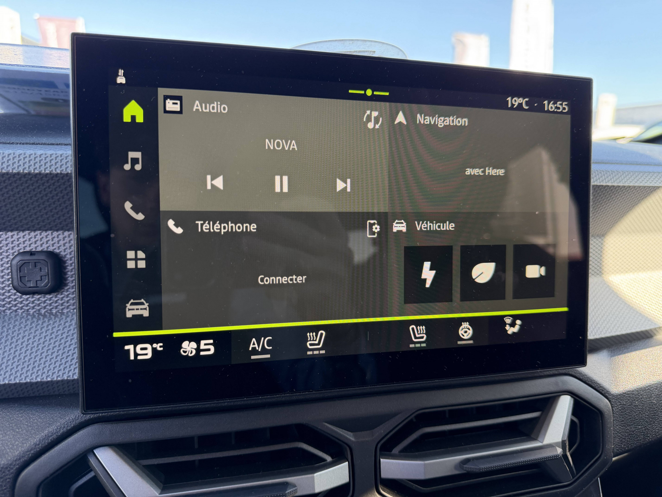 Vente en ligne Dacia Duster  Hybrid 155 au prix de 28 590 €