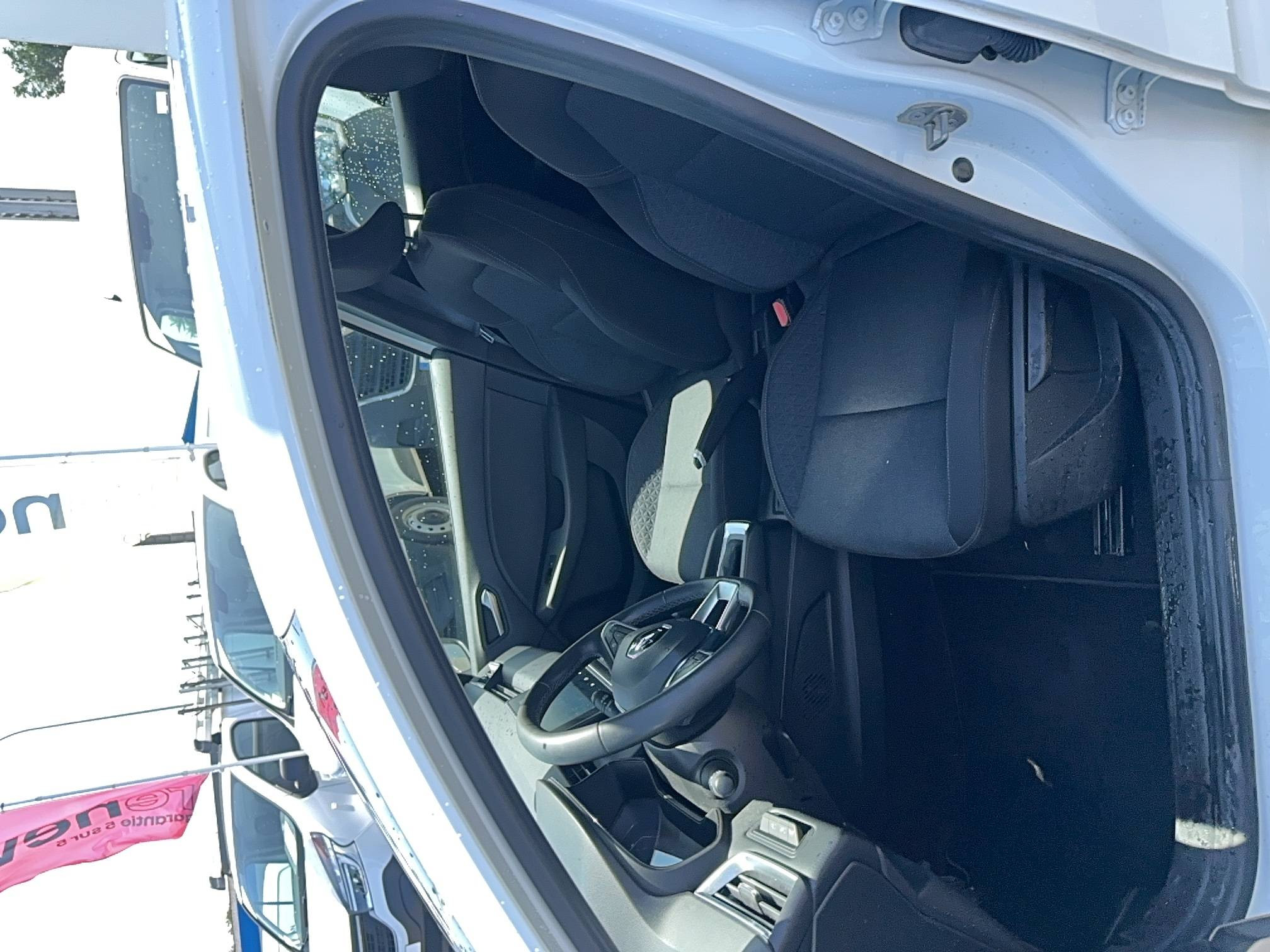 Vente en ligne Renault Clio 5 Clio E-Tech full hybrid 145 au prix de 15 790 €