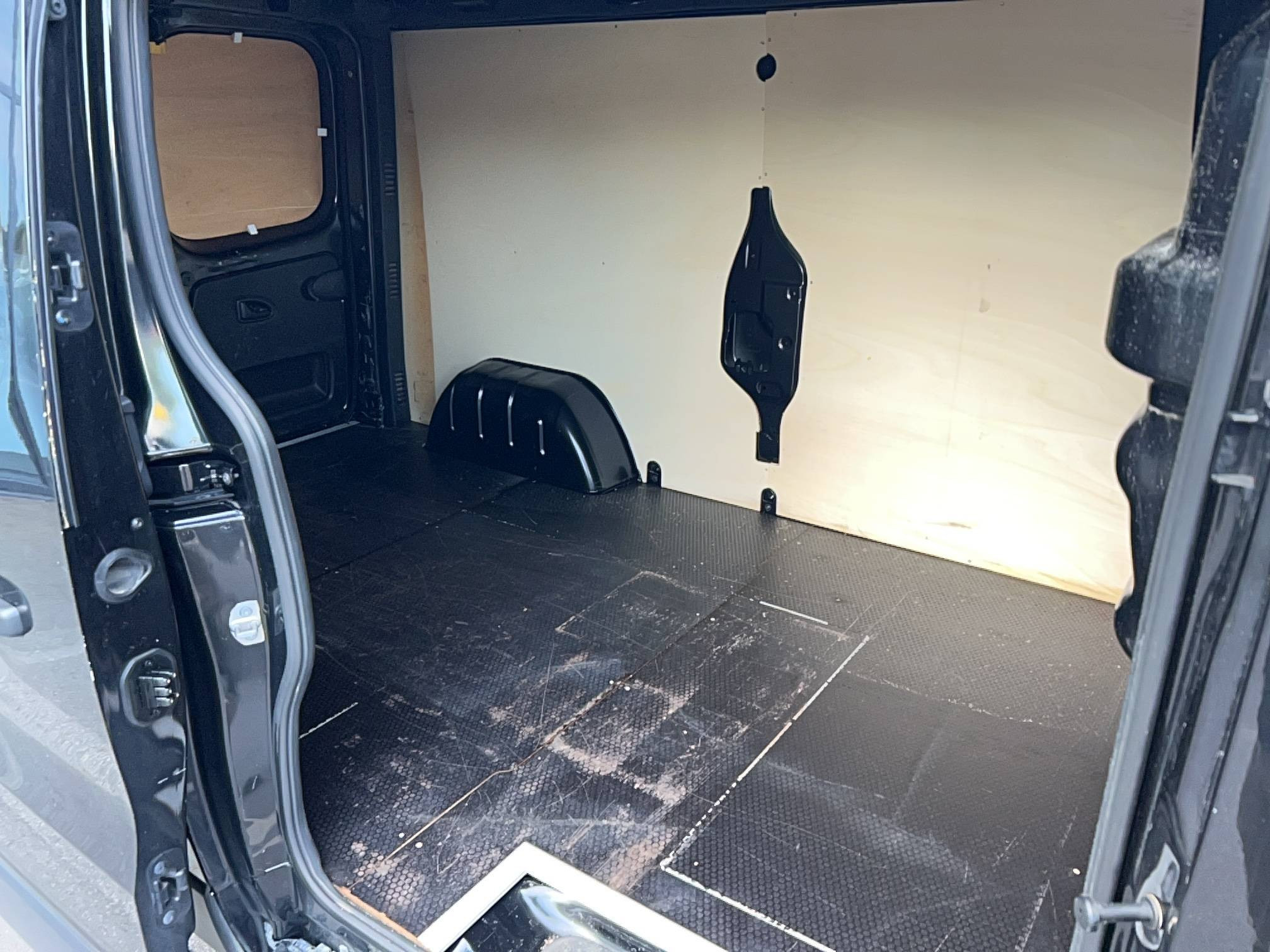 Vente en ligne Renault Trafic 3 Fourgon TRAFIC FGN L2H1 3000 KG BLUE DCI 130 au prix de 17 990 €