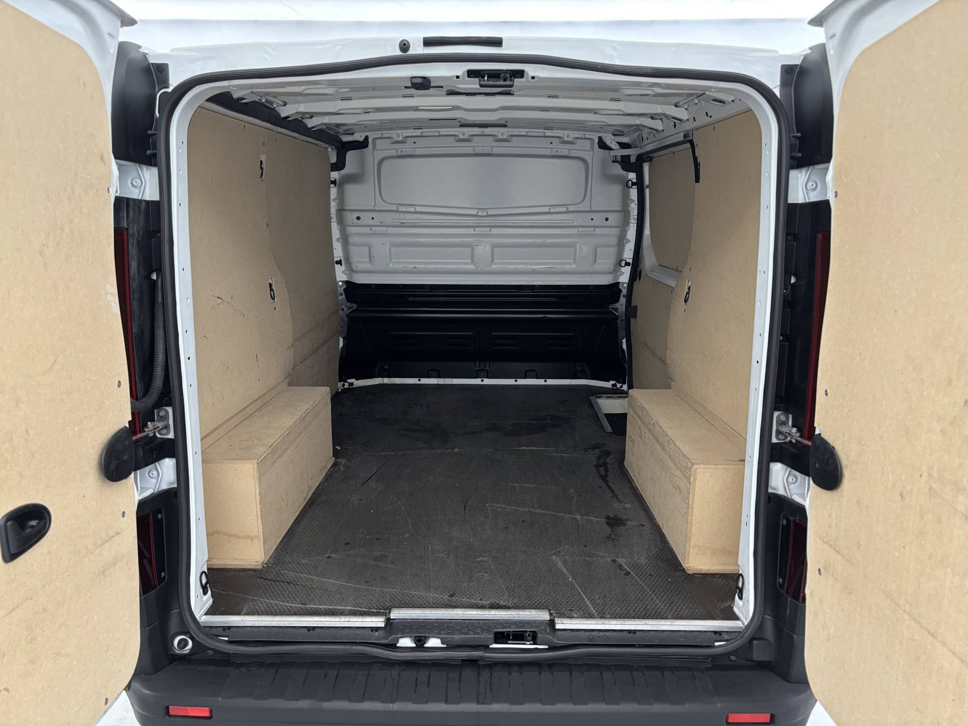 Vente en ligne Renault Trafic 3 Fourgon TRAFIC FGN L1H1 2800 KG BLUE DCI 110 au prix de 21 490 €