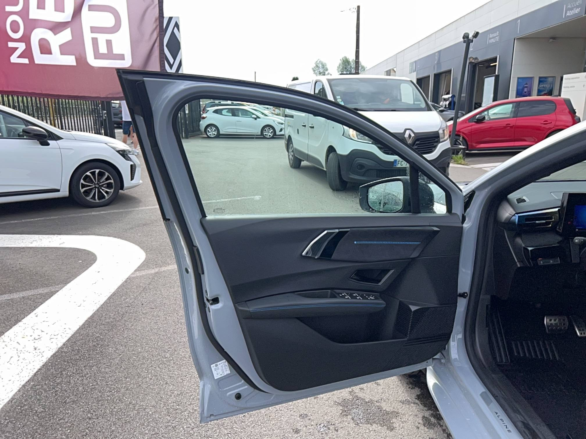 Vente en ligne Renault Clio 6 Clio E-Tech full hybrid 160 ch au prix de 29 990 €