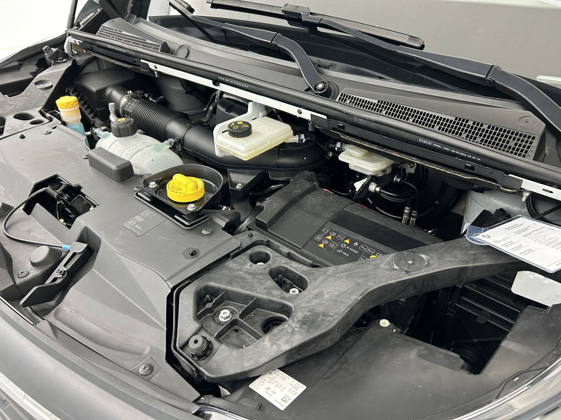 Vente en ligne Renault Trafic 3 Fourgon TRAFIC PC L2H1 3T BLUE DCI 150 au prix de 23 490 €