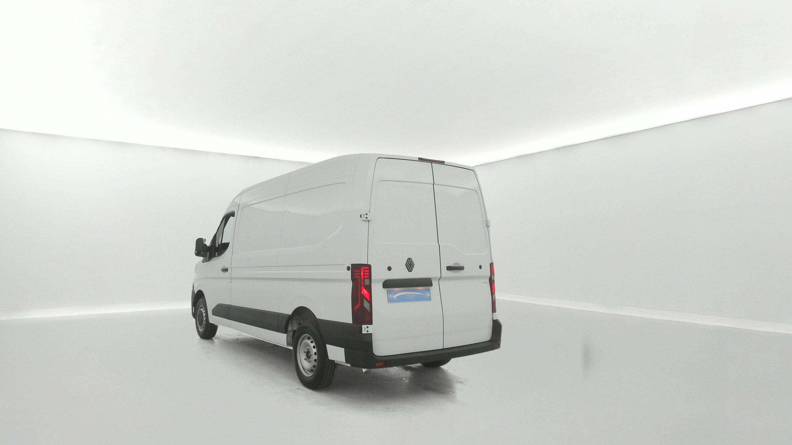 Vente en ligne Renault Master Fourgon MASTER FG BLUE DCI 130 L2H2 3T5 TR au prix de 29 900 €