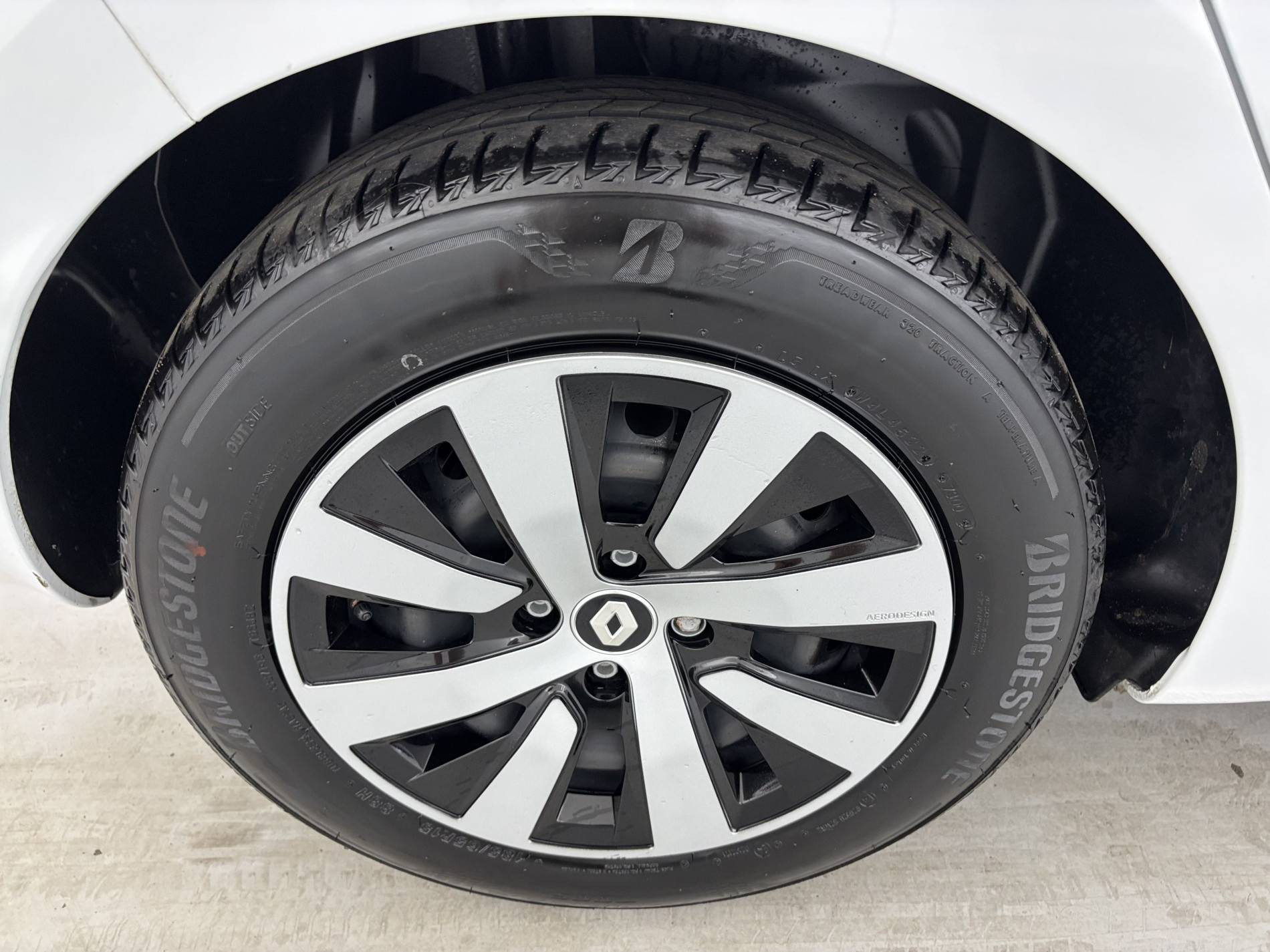 Vente en ligne Renault Clio 5 Clio E-Tech full hybrid 145 au prix de 15 490 €