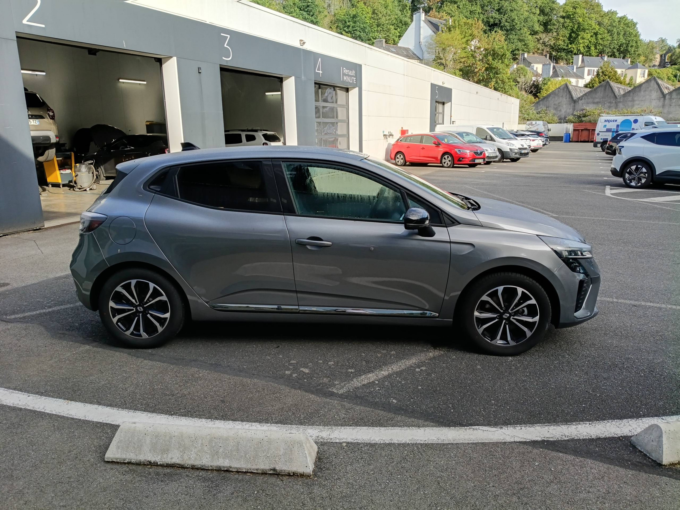 Vente en ligne Renault Clio 5 Clio E-Tech full hybrid 145 ch GSR2 au prix de 19 790 €