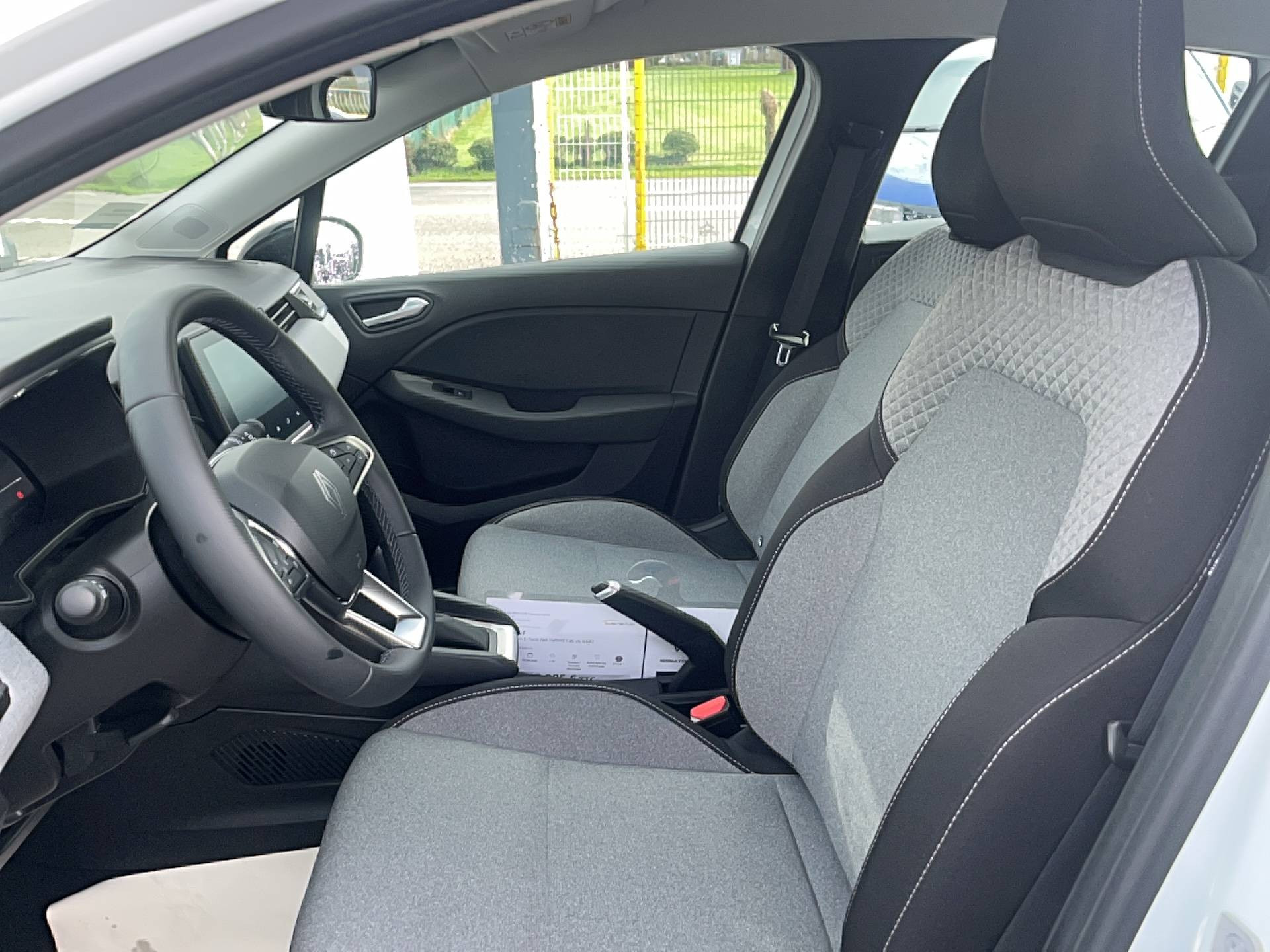 Vente en ligne Renault Clio 5 Clio E-Tech full hybrid 145 ch GSR2 au prix de 19 850 €