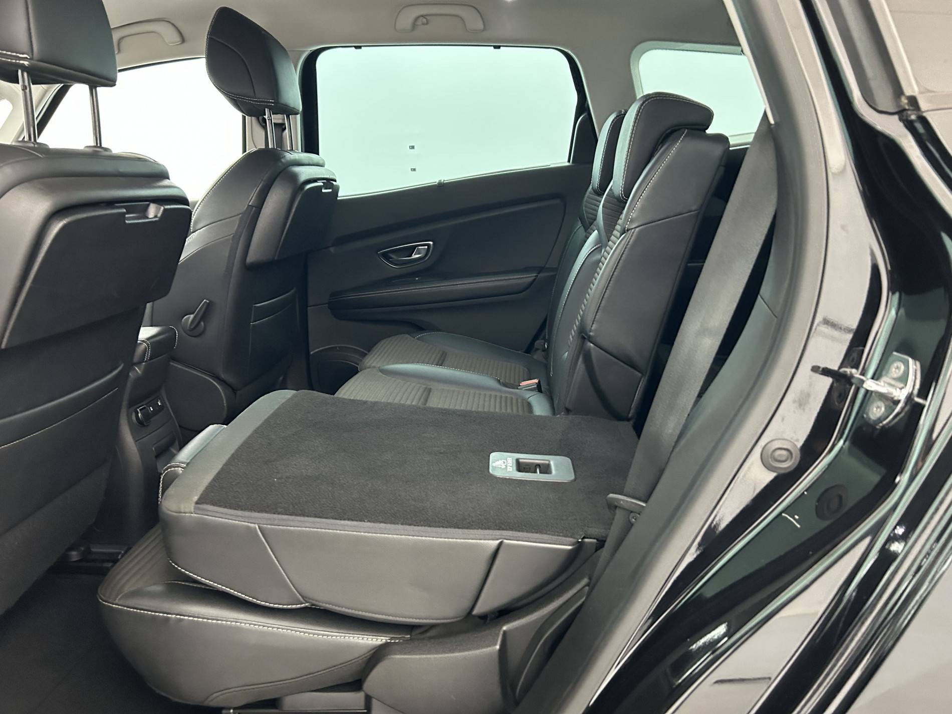 Vente en ligne Renault Grand Scenic 4 Grand Scenic dCi 130 Energy au prix de 14 370 €