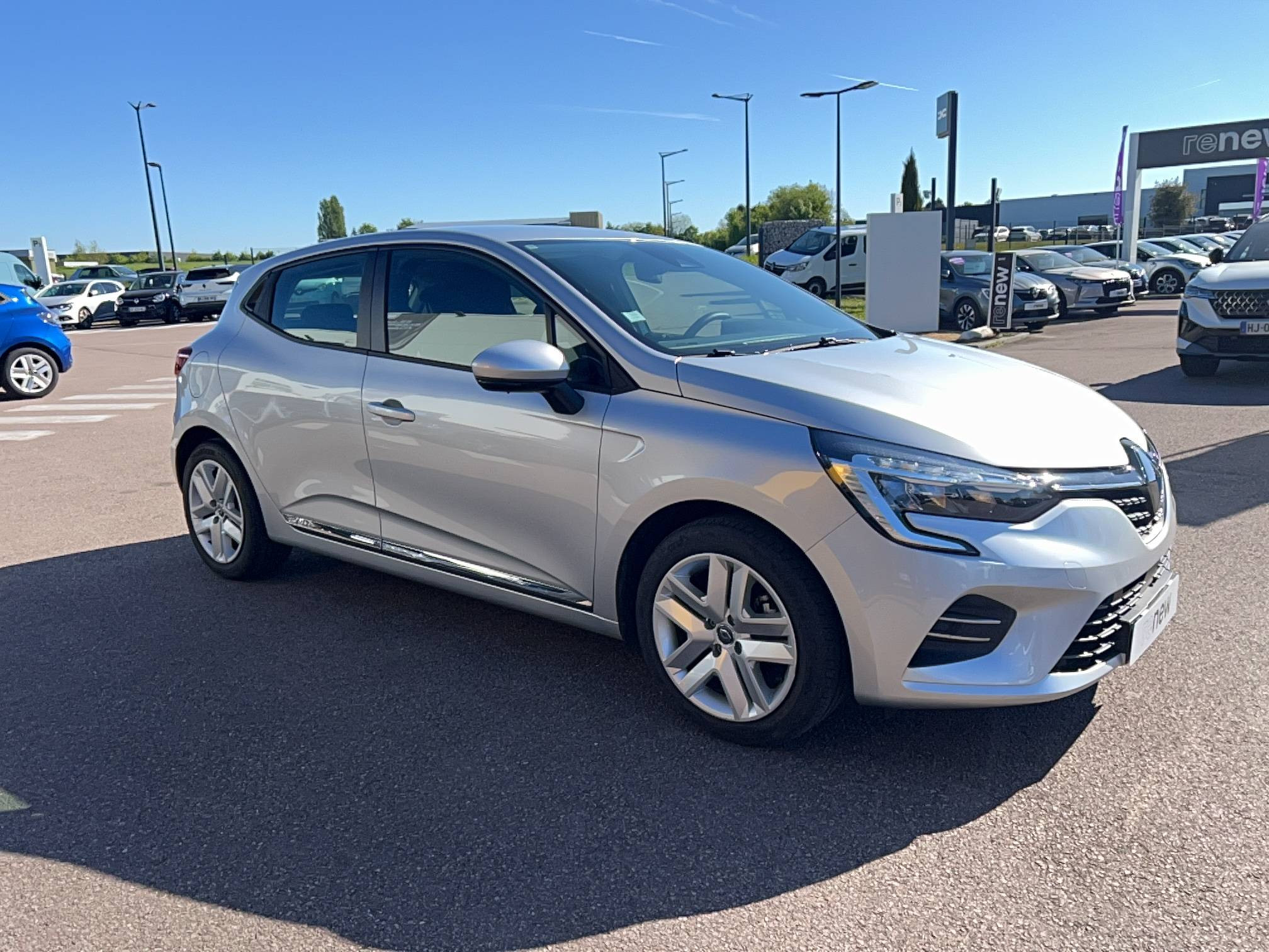 Vente en ligne Renault Clio 5 Clio E-Tech 140 - 21N au prix de 17 491 €