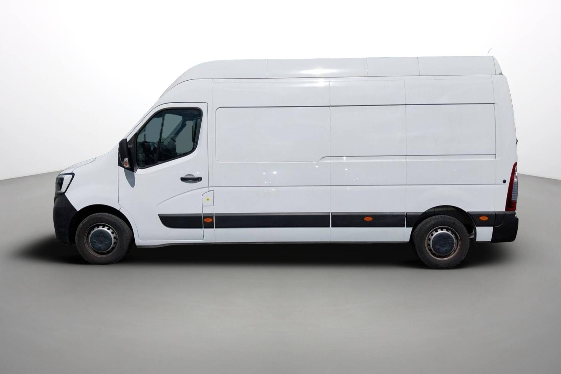 Vente en ligne Renault Master Fourgon MASTER FGN TRAC F3500 L3H3 BLUE DCI 135 au prix de 29 999 €