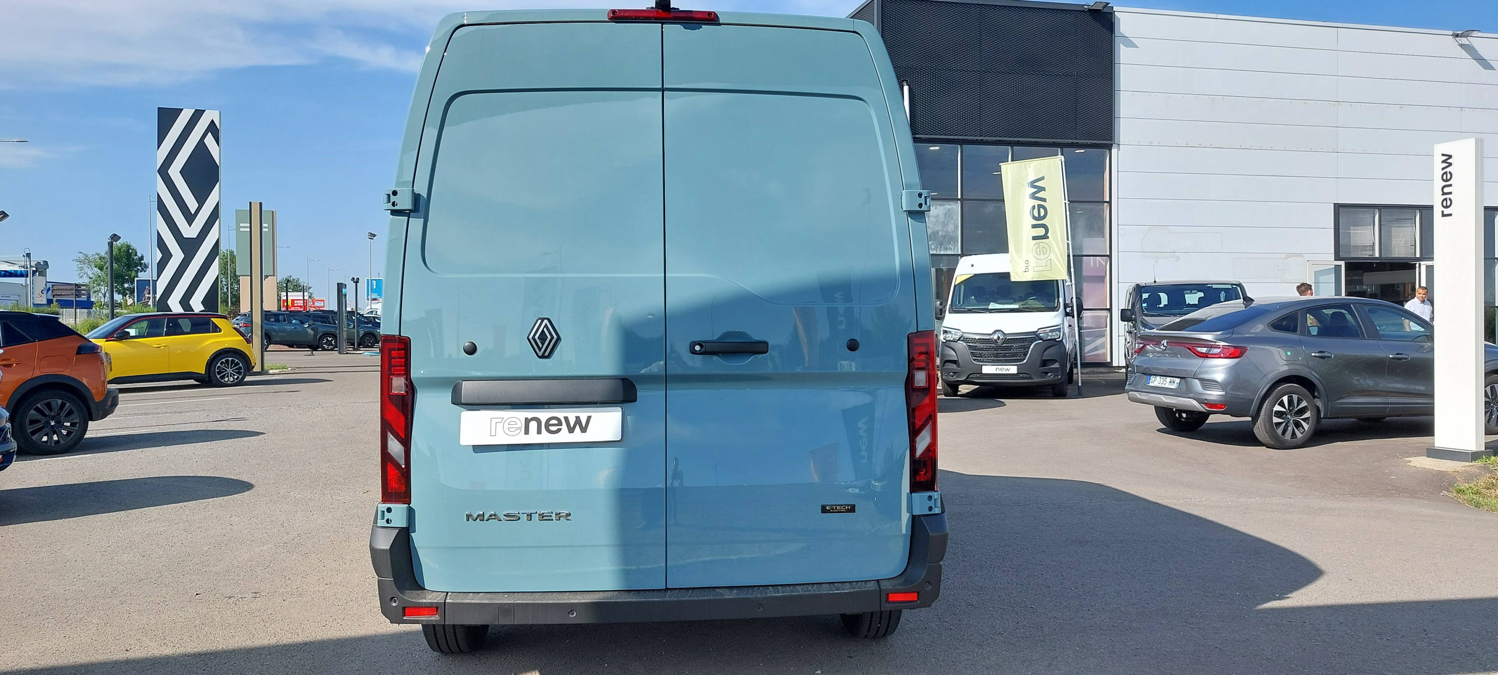 Vente en ligne Renault Master E-Tech MASTER ELECTRIQUE FGN L2H2 3T5 GRANDE AUTONOMIE au prix de 43 890 €