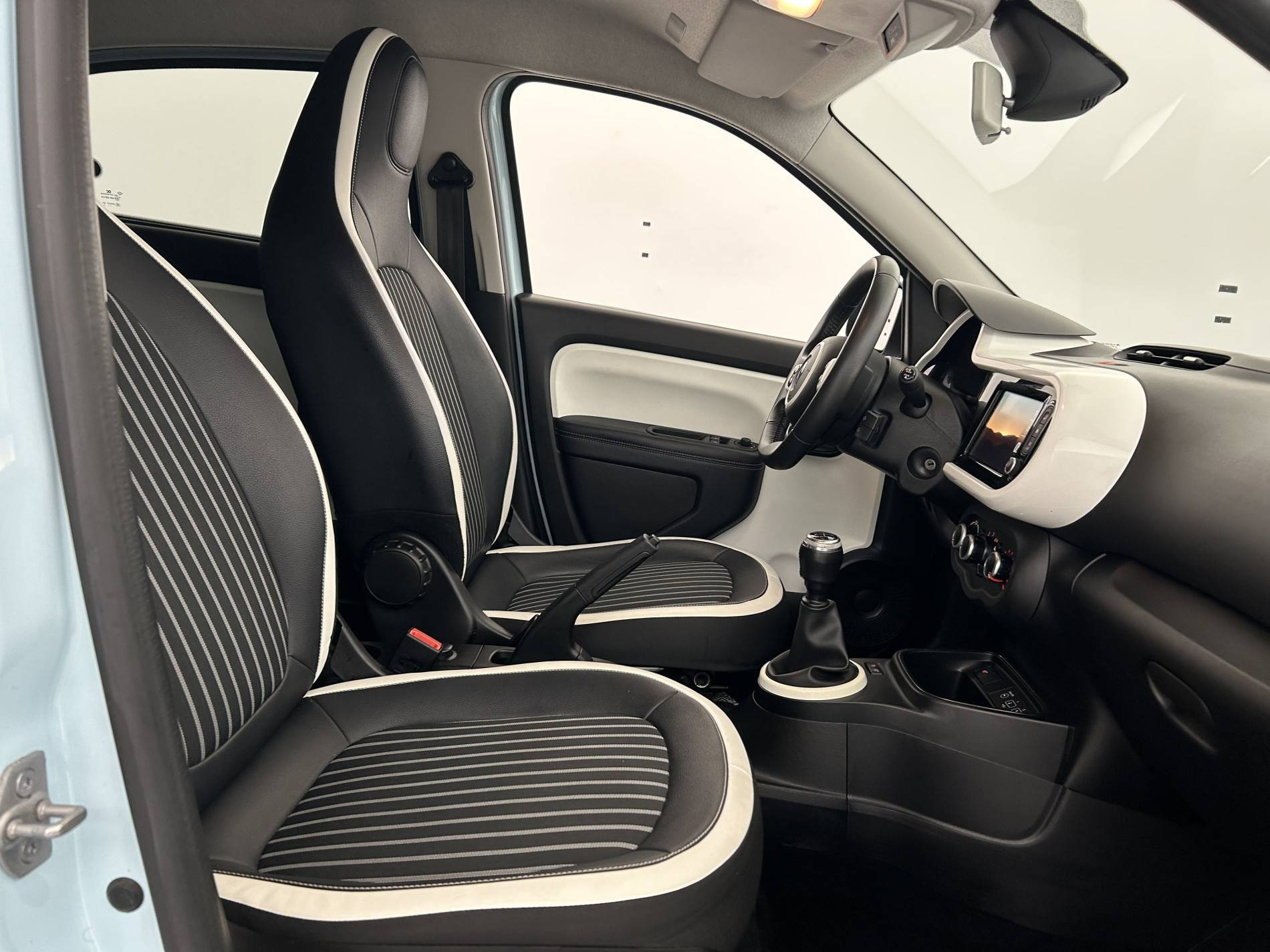 Vente en ligne Renault Twingo 3  SCe 75 - 20 au prix de 11 490 €