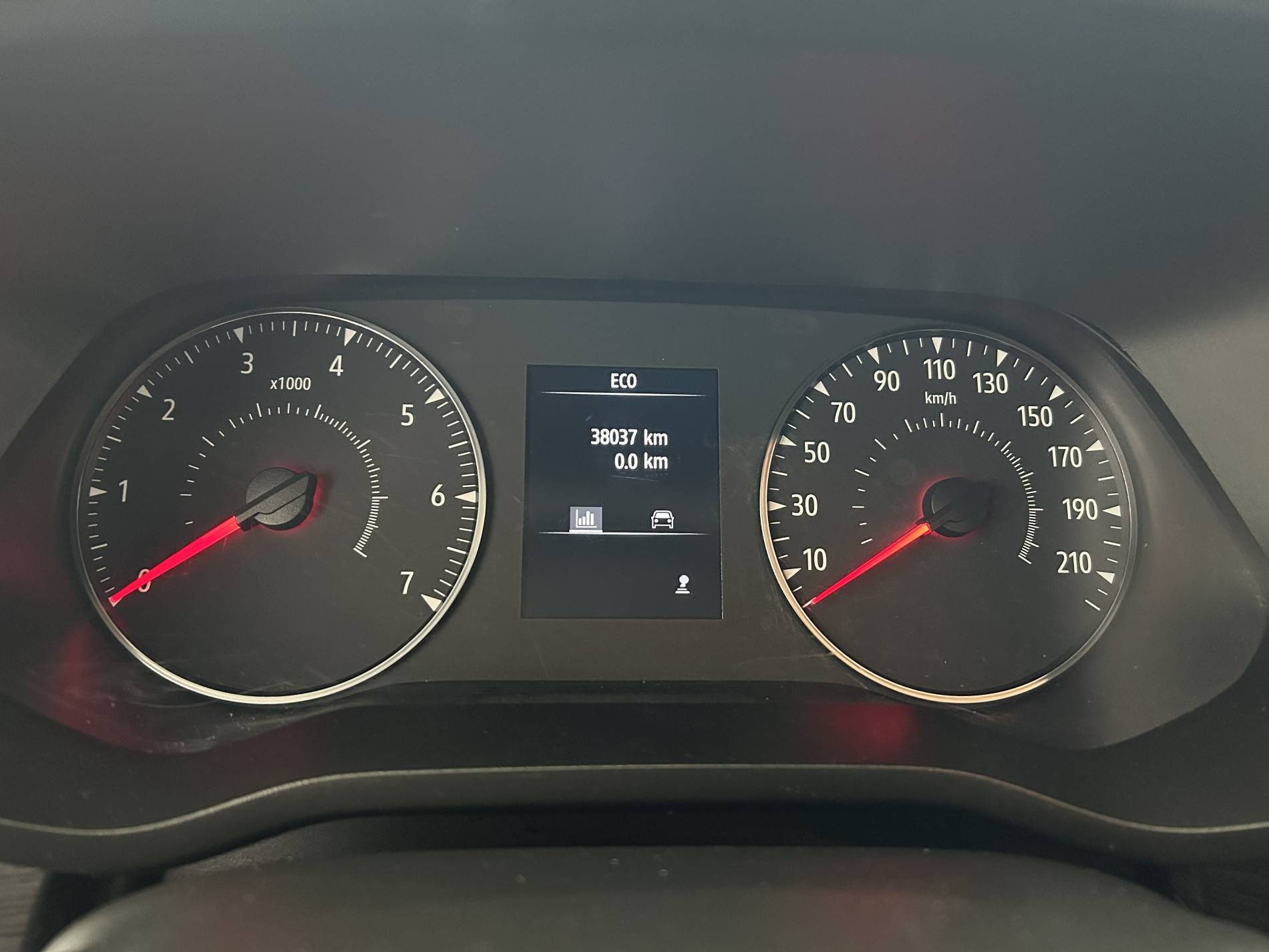 Vente en ligne Renault Trafic 3 Fourgon TRAFIC FG BLUE DCI 130 L1H1 3T GSR2 au prix de 23 790 €