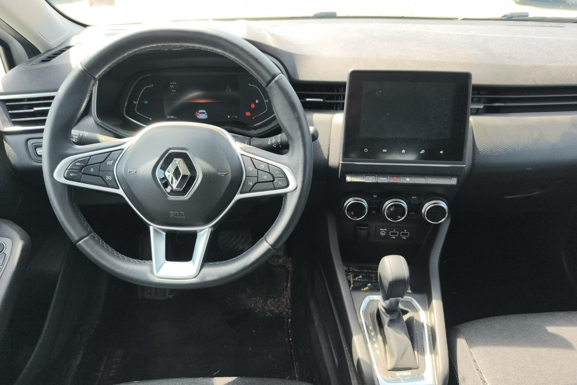 Vente en ligne Renault Clio 5 Clio E-Tech 140 - 21N au prix de 14 990 €