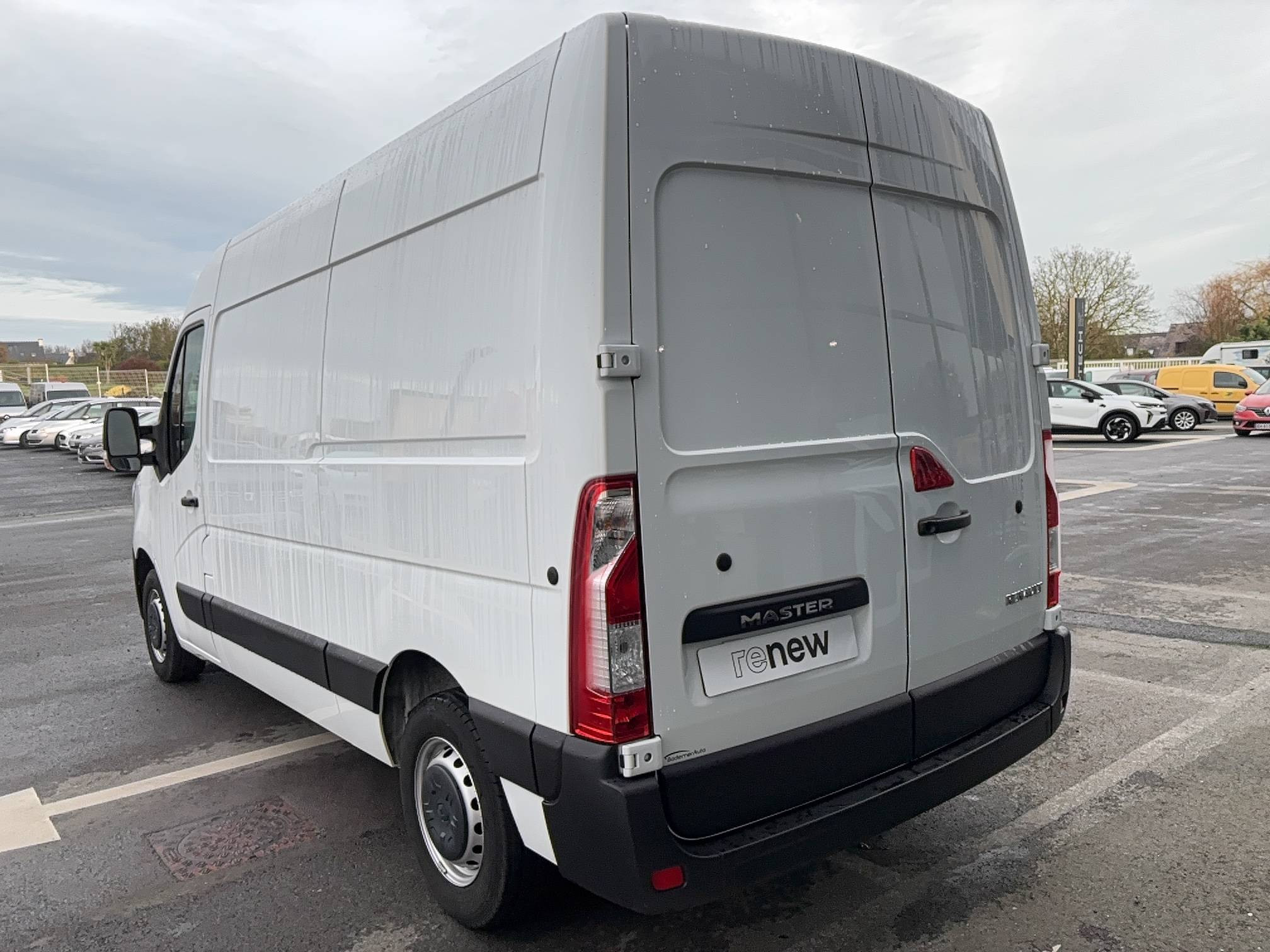 Vente en ligne Renault Master Fourgon MASTER FGN TRAC F3500 L2H2 BLUE DCI 135 au prix de 25 000 €