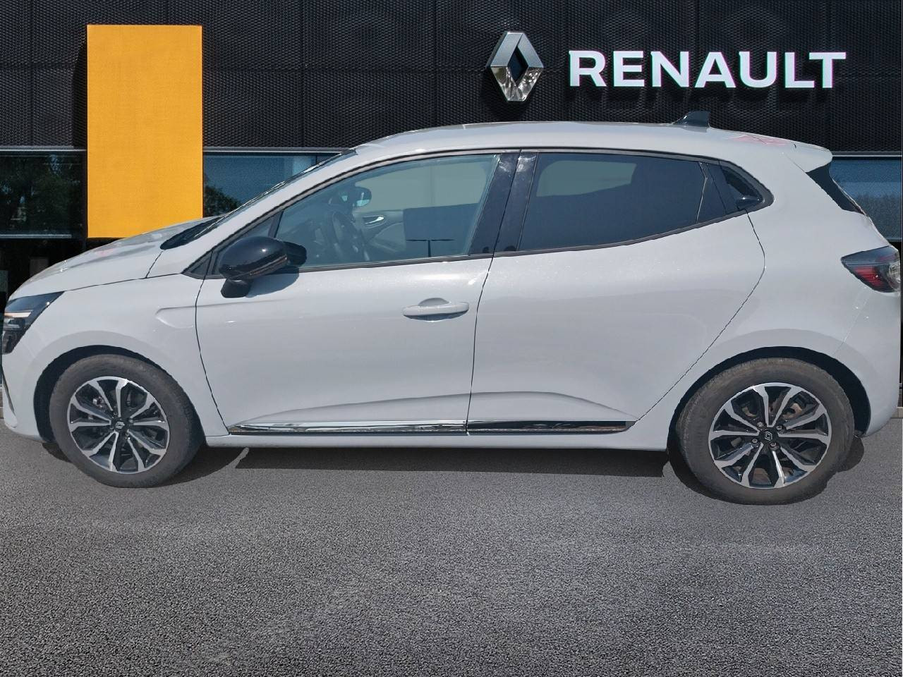 Vente en ligne Renault Clio 5 Clio E-Tech full hybrid 145 au prix de 16 990 €