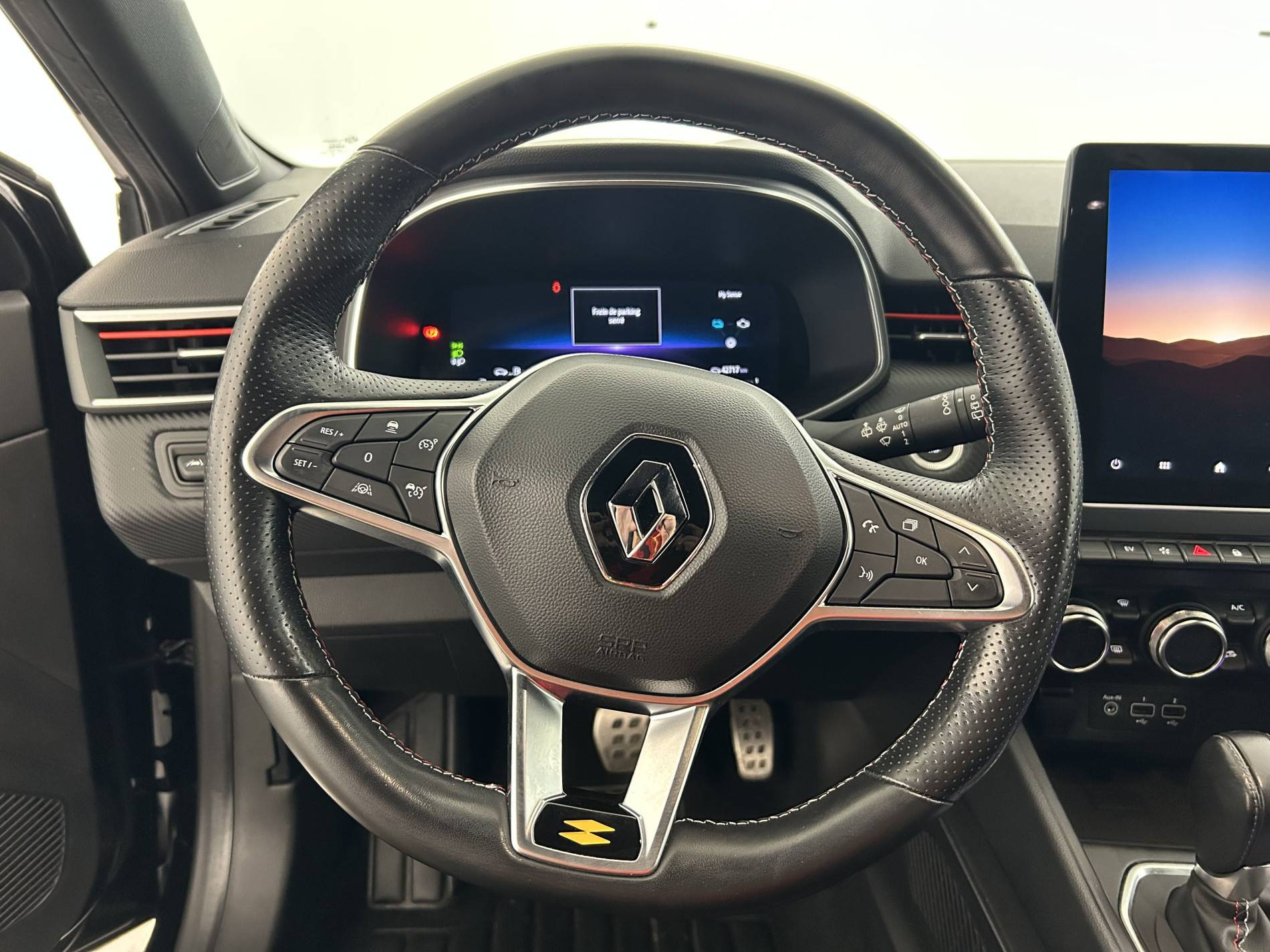 Vente en ligne Renault Clio 5 Clio E-Tech hybride 145 au prix de 17 990 €