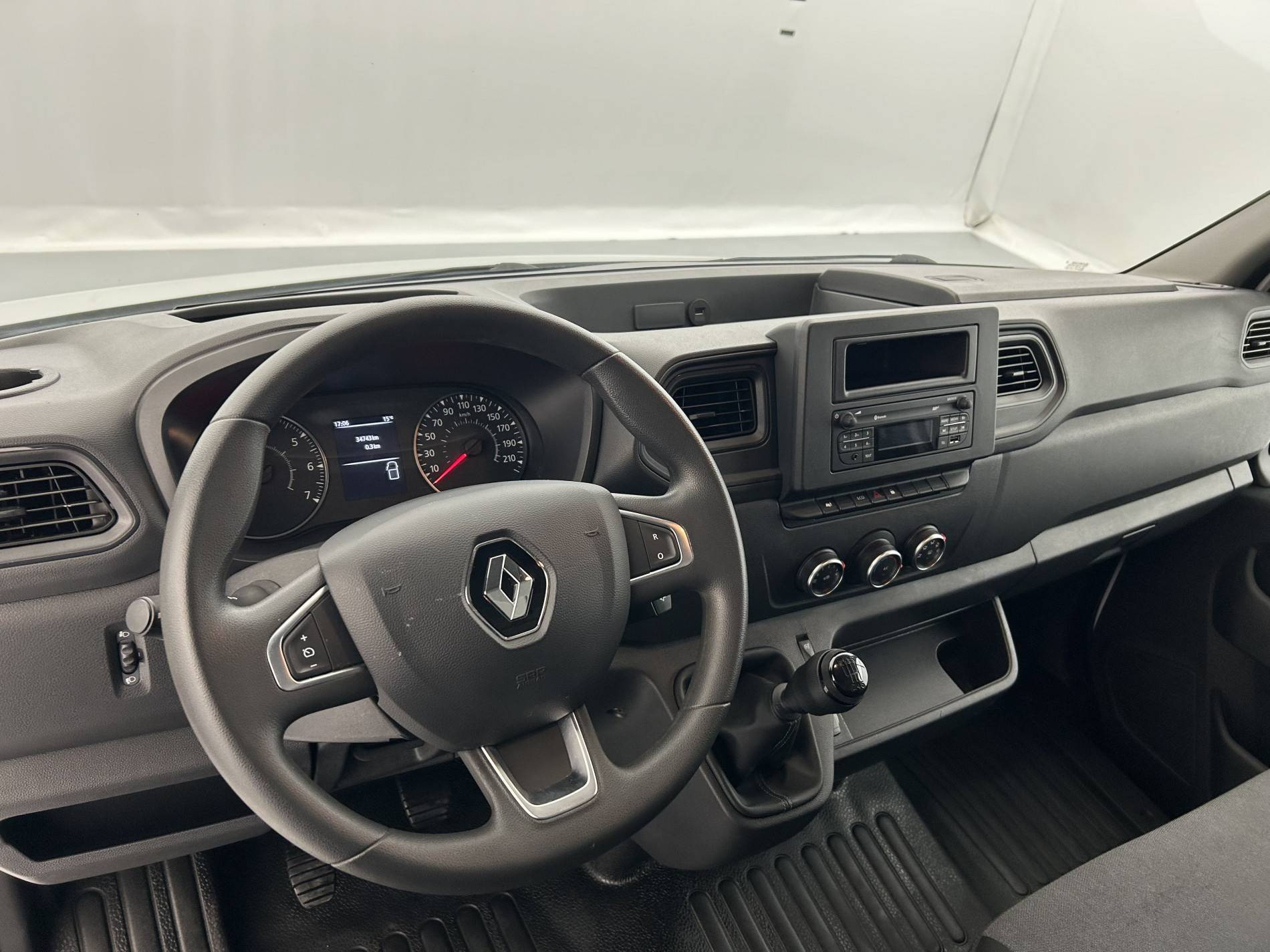 Vente en ligne Renault Master Fourgon MASTER FGN TRAC F3500 L2H2 BLUE DCI 135 au prix de 23 880 €