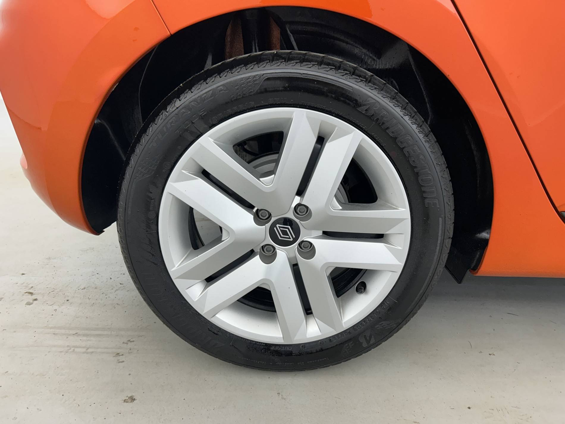 Vente en ligne Renault Clio 5 Clio E-Tech full hybrid 145 ch GSR2 au prix de 19 990 €