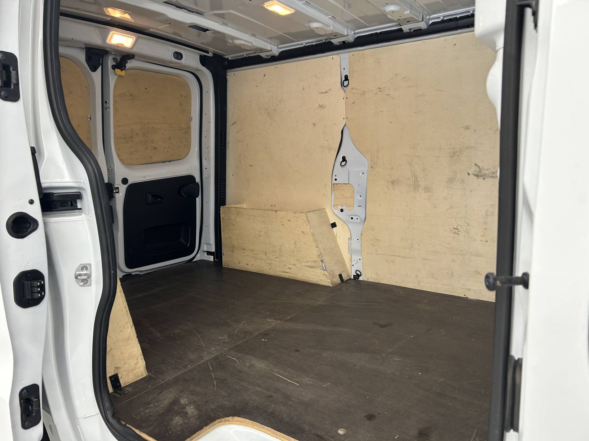 Vente en ligne Renault Trafic 3 Fourgon TRAFIC FG BLUE DCI 130 L1H1 3T GSR2 au prix de 25 390 €