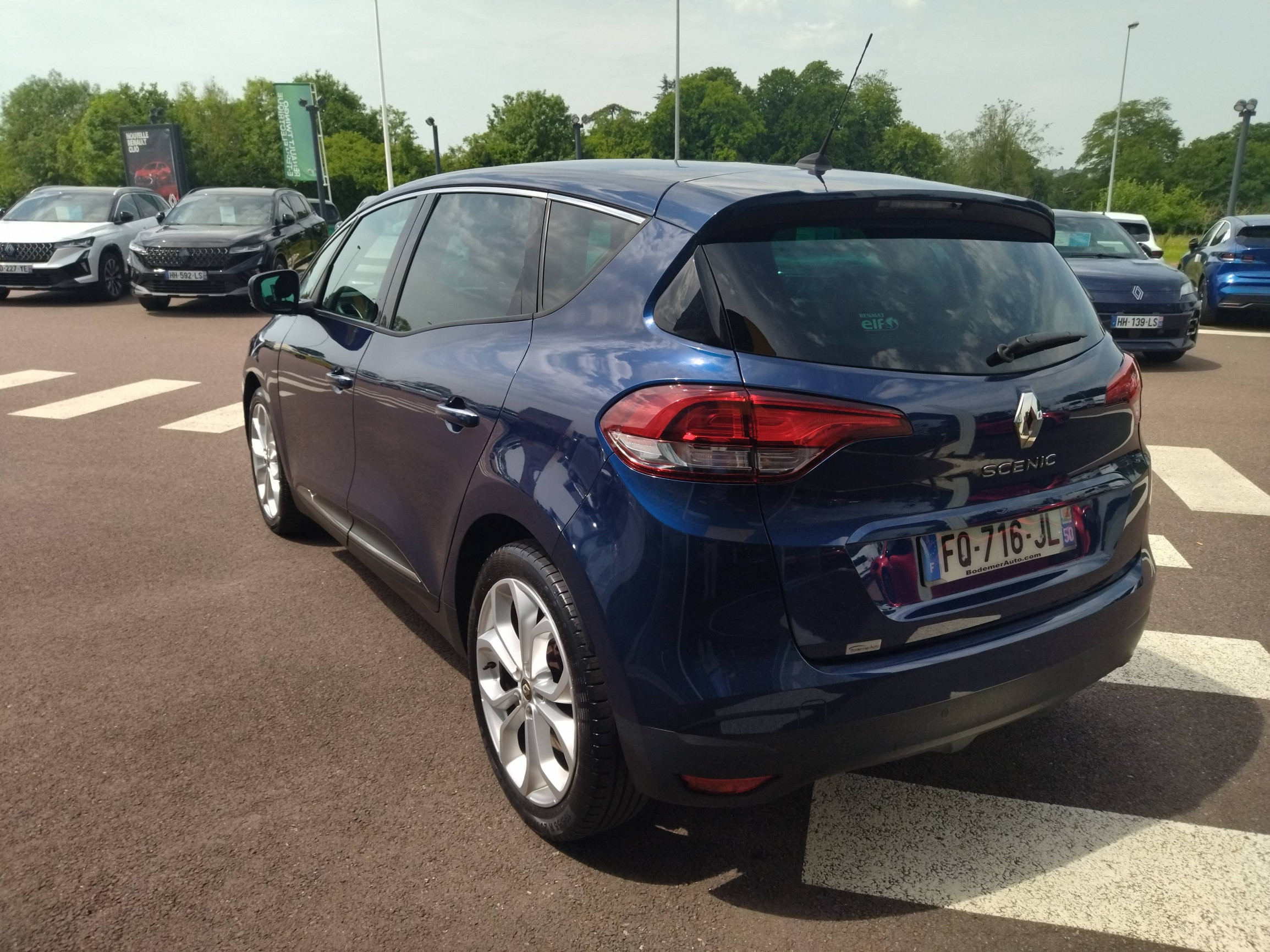 Vente en ligne Renault Scenic 4 Scenic Blue dCi 120 au prix de 16 990 €
