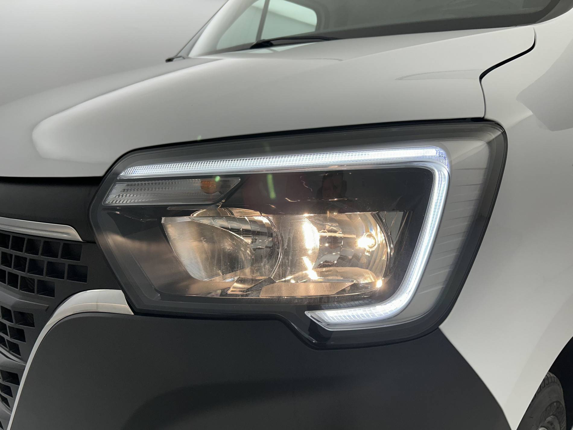 Vente en ligne Renault Master Fourgon MASTER FGN TRAC F3500 L3H3 BLUE DCI 135 au prix de 28 990 €