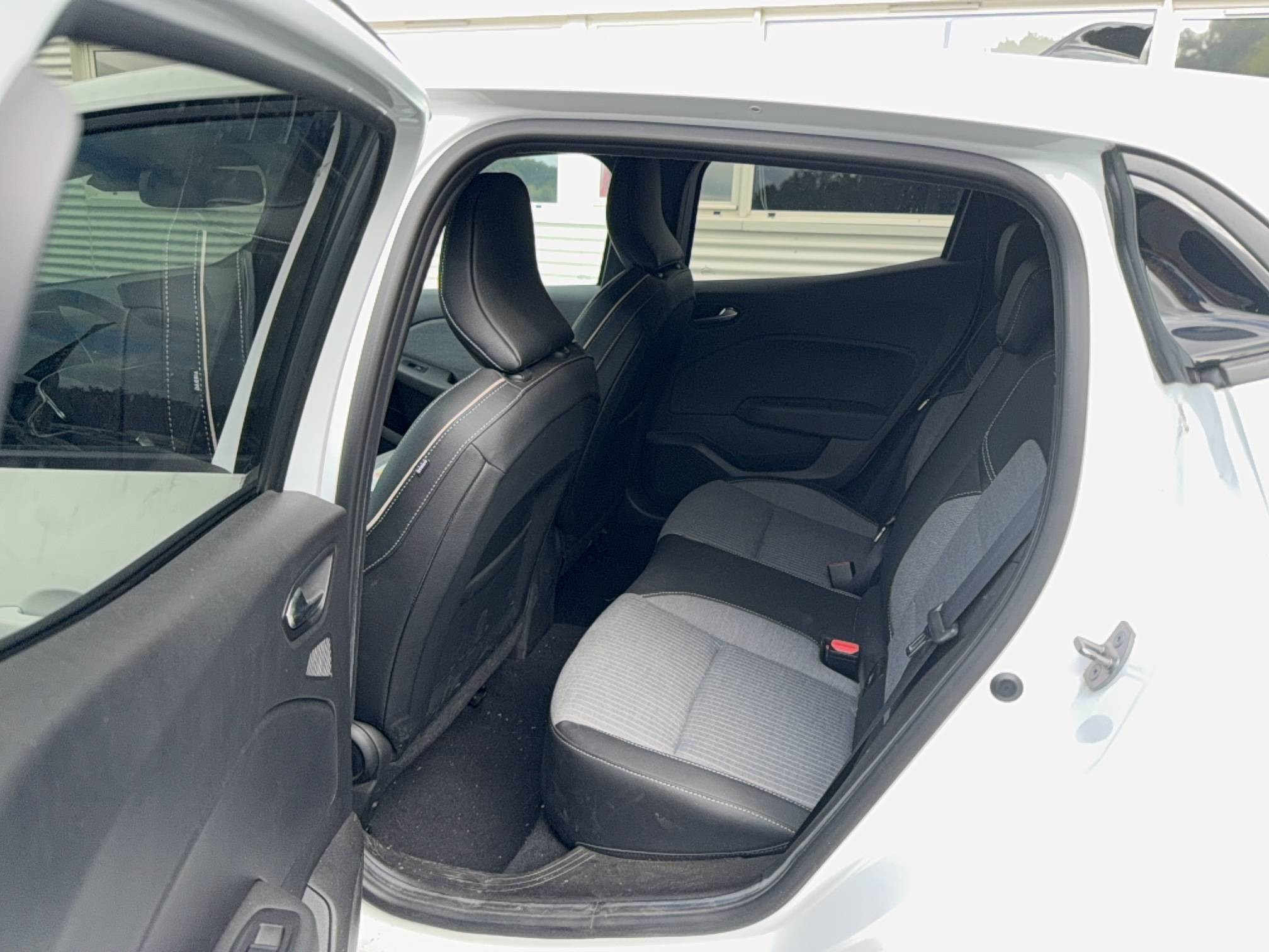 Vente en ligne Renault Clio 5 Clio TCe 90 au prix de 16 390 €