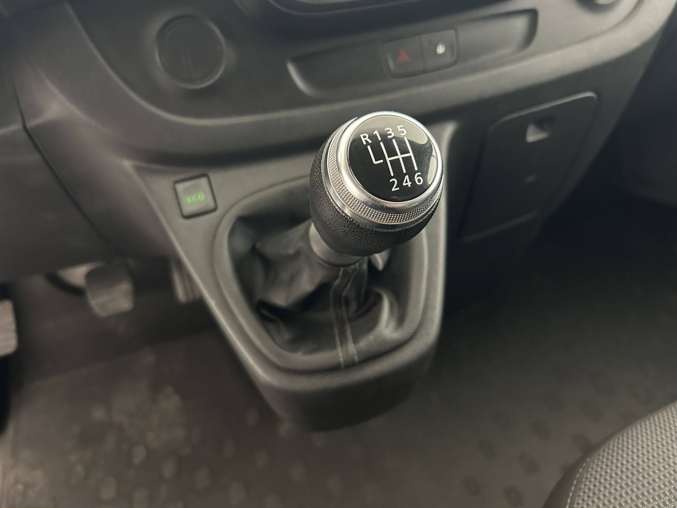 Vente en ligne Renault Trafic 3 Fourgon TRAFIC FGN L1H1 1000 KG DCI 120 au prix de 19 490 €