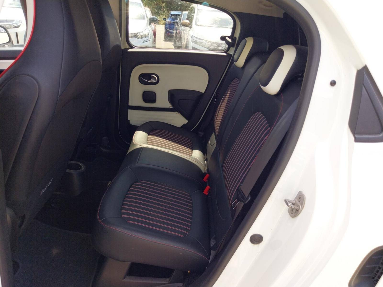 Vente en ligne Renault Twingo 3  TCe 95 EDC au prix de 12 990 €