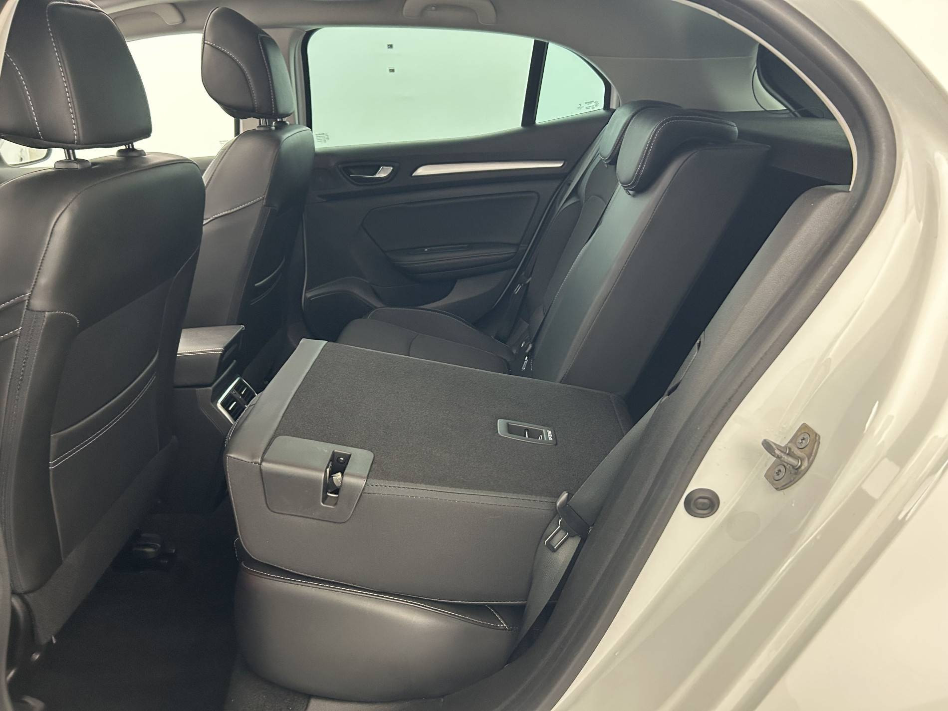 Vente en ligne Renault Megane 4  TCe 140 EDC au prix de 20 697 €