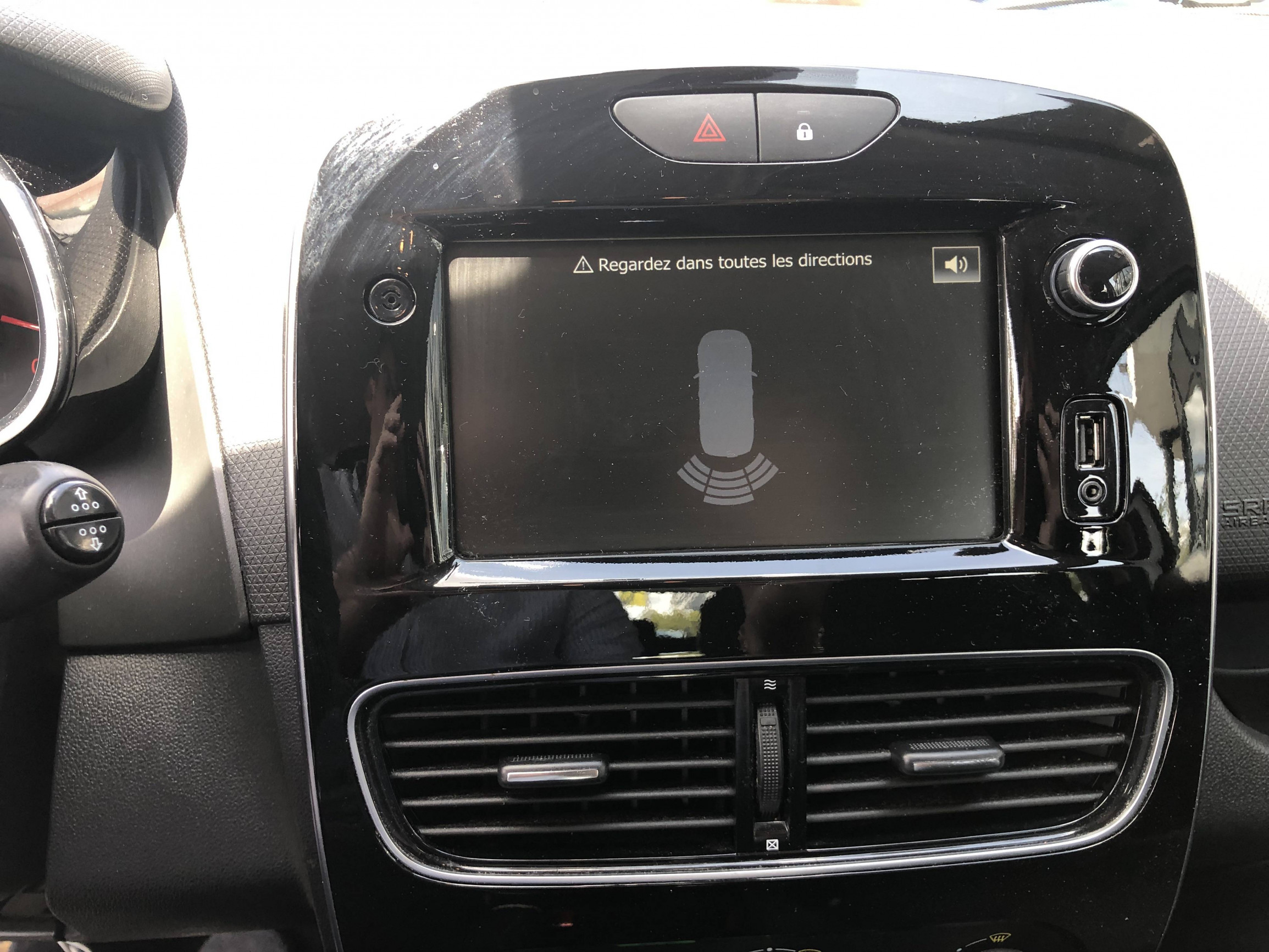 Vente en ligne Renault Clio 4 Clio dCi 75 E6C au prix de 10 990 €