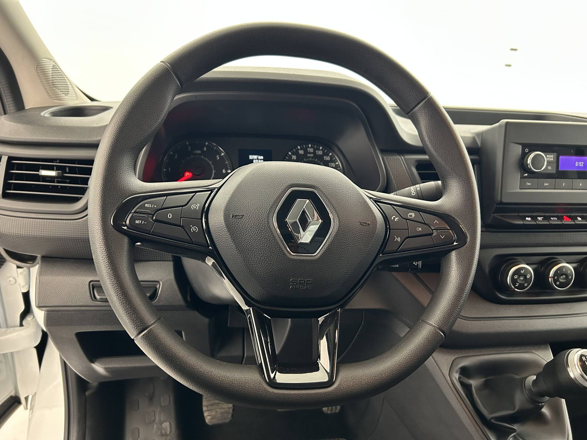 Vente en ligne Renault Trafic 3 Fourgon TRAFIC FG BLUE DCI 130 L1H1 3T GSR2 au prix de 26 750 €