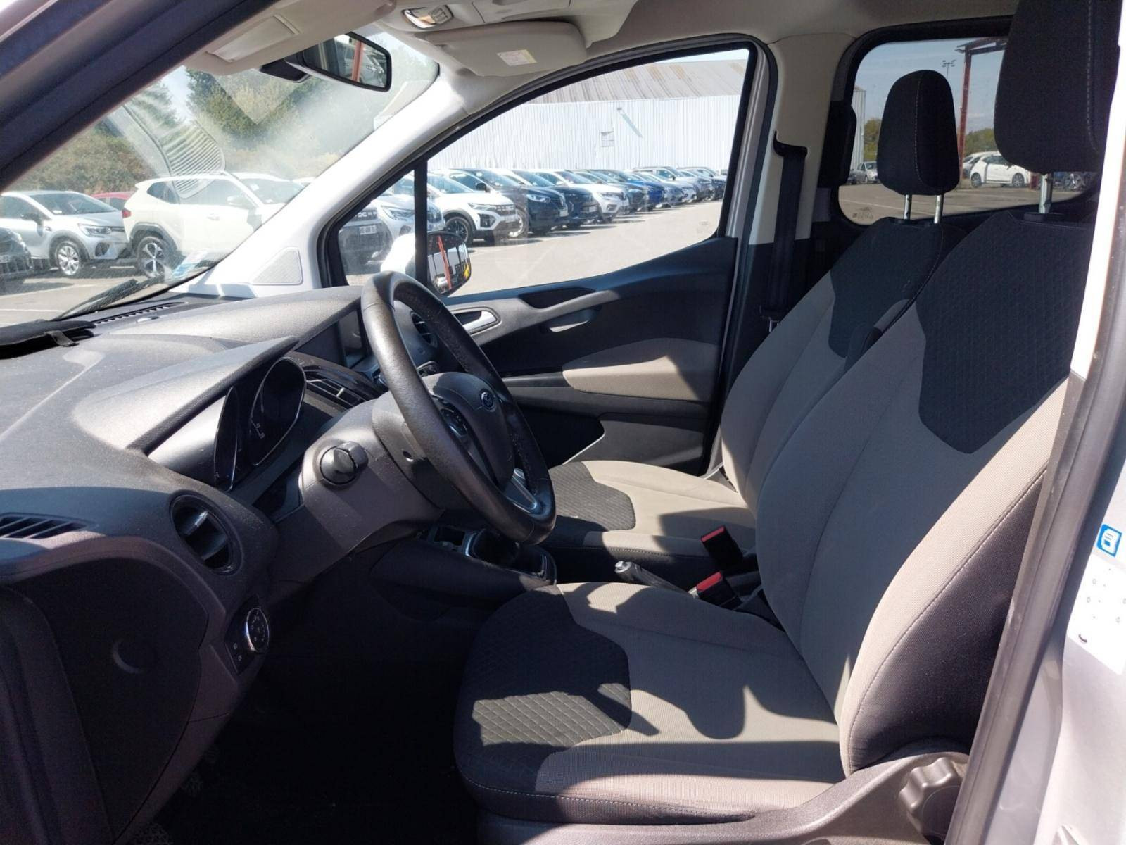 Vente en ligne Ford Tourneo Courier  1.5 TDCI 100 BV6 S&S au prix de 14 490 €