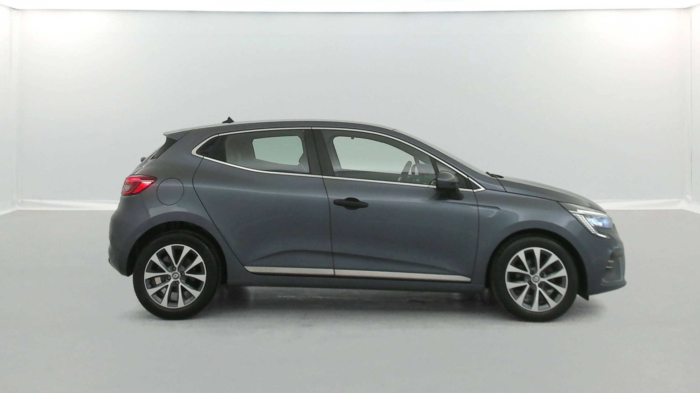Vente en ligne Renault Clio 5 Clio TCe 90 - 21 au prix de 13 890 €