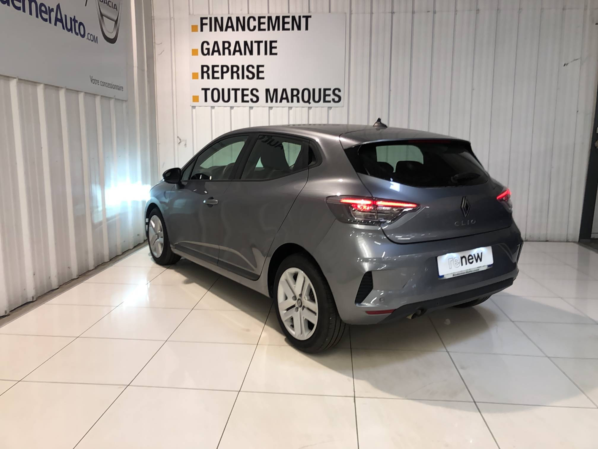 Vente en ligne Renault Clio 5 Clio TCe 90 au prix de 15 990 €
