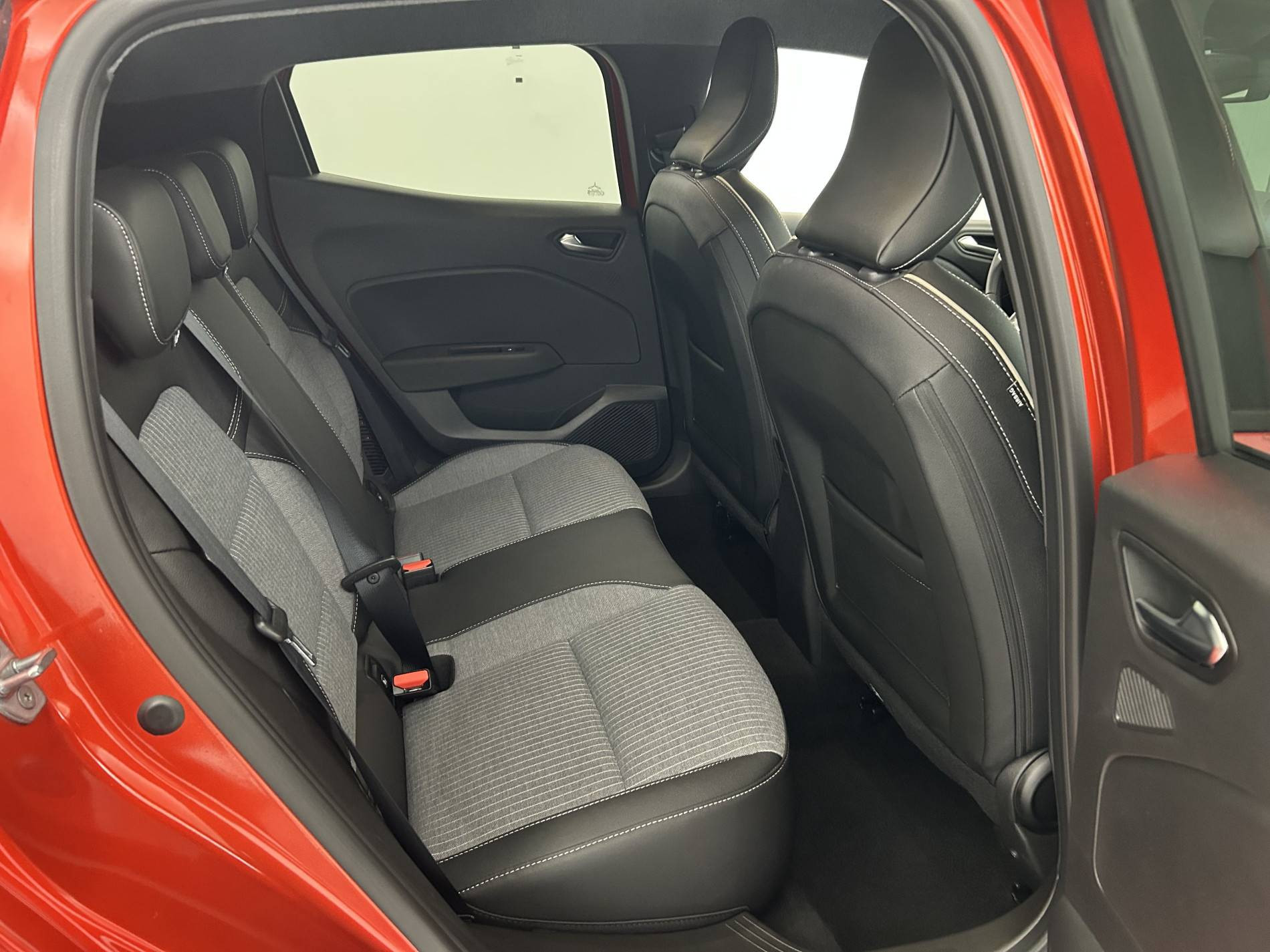 Vente en ligne Renault Clio 5 Clio E-Tech full hybrid 145 ch GSR2 au prix de 20 990 €