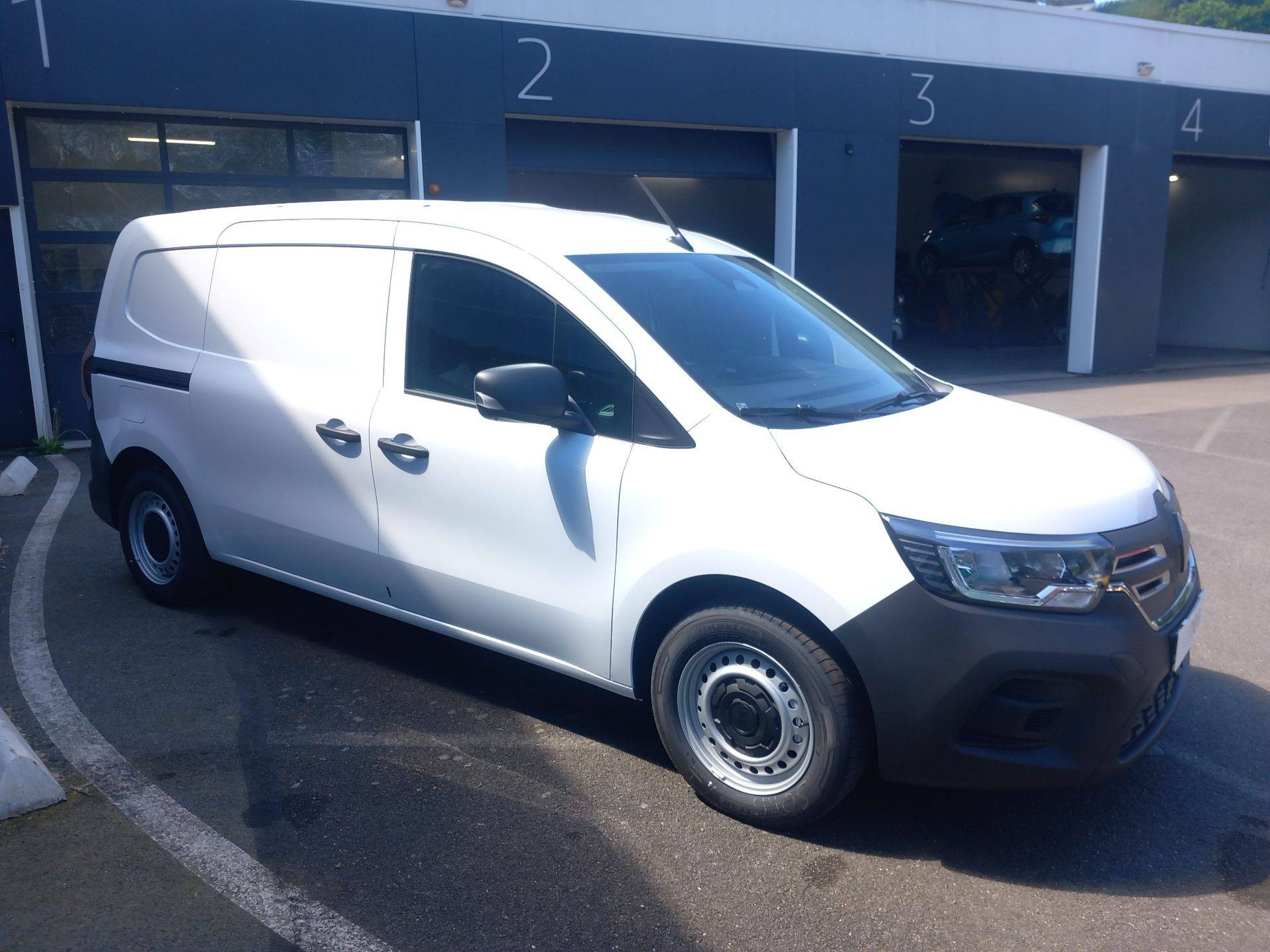 Vente en ligne Renault Kangoo Van E-Tech  FG TOLE L2 AC11 GSR2 au prix de 29 990 €