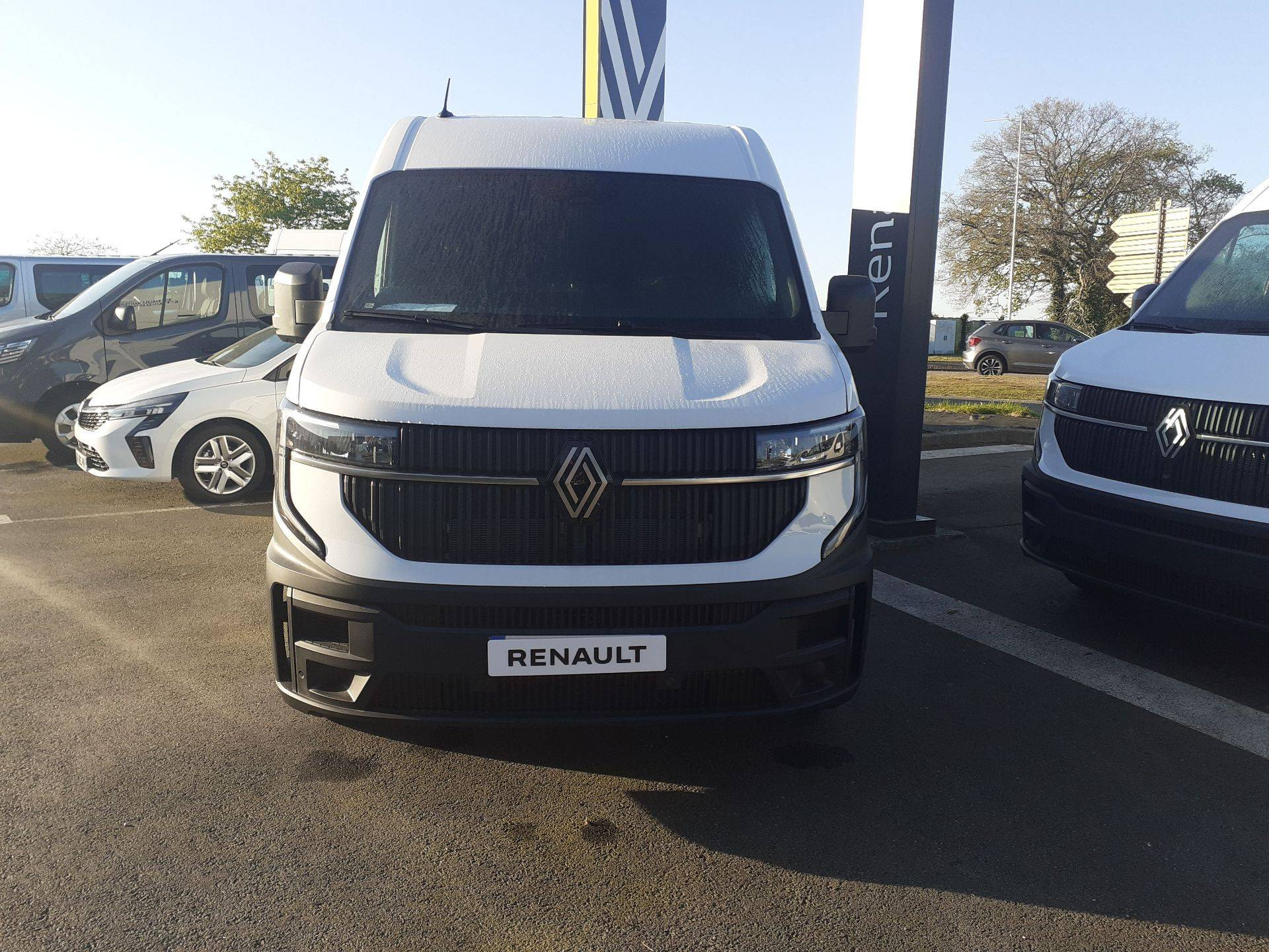 Vente en ligne Renault Master E-Tech MASTER ELECTRIQUE FGN L2H2 3T5 GRANDE AUTONOMIE au prix de 60 384 €